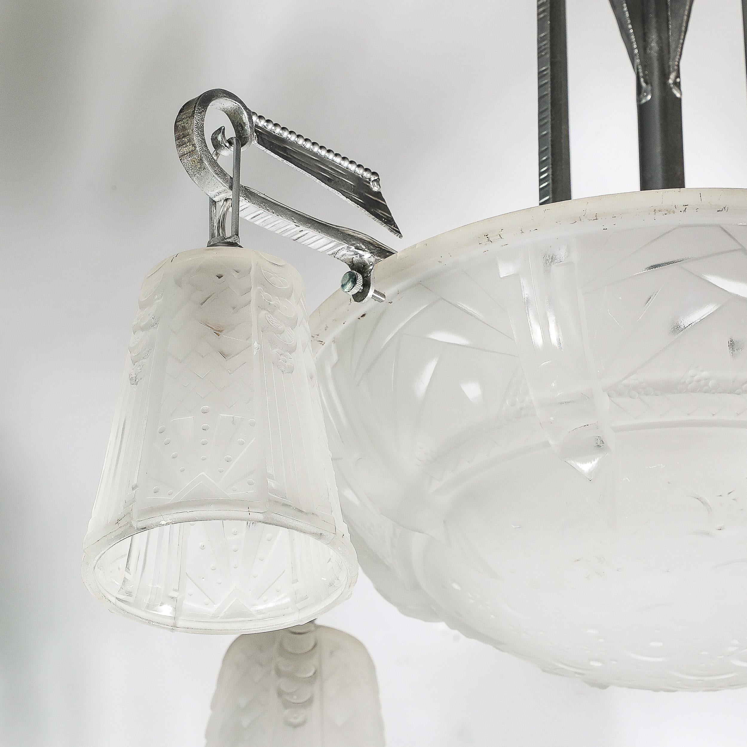 Lampadario Art Deco a 4 bracci in vetro smerigliato e bronzo argentato firmato Muller Frères in vendita 12