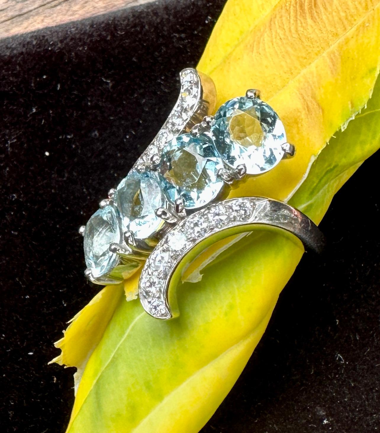 Art Deco 4 Carat Aquamarine 14 Diamond Ring Palladium Cocktail Engagement Ring In Excellent Condition For Sale In New York, NY