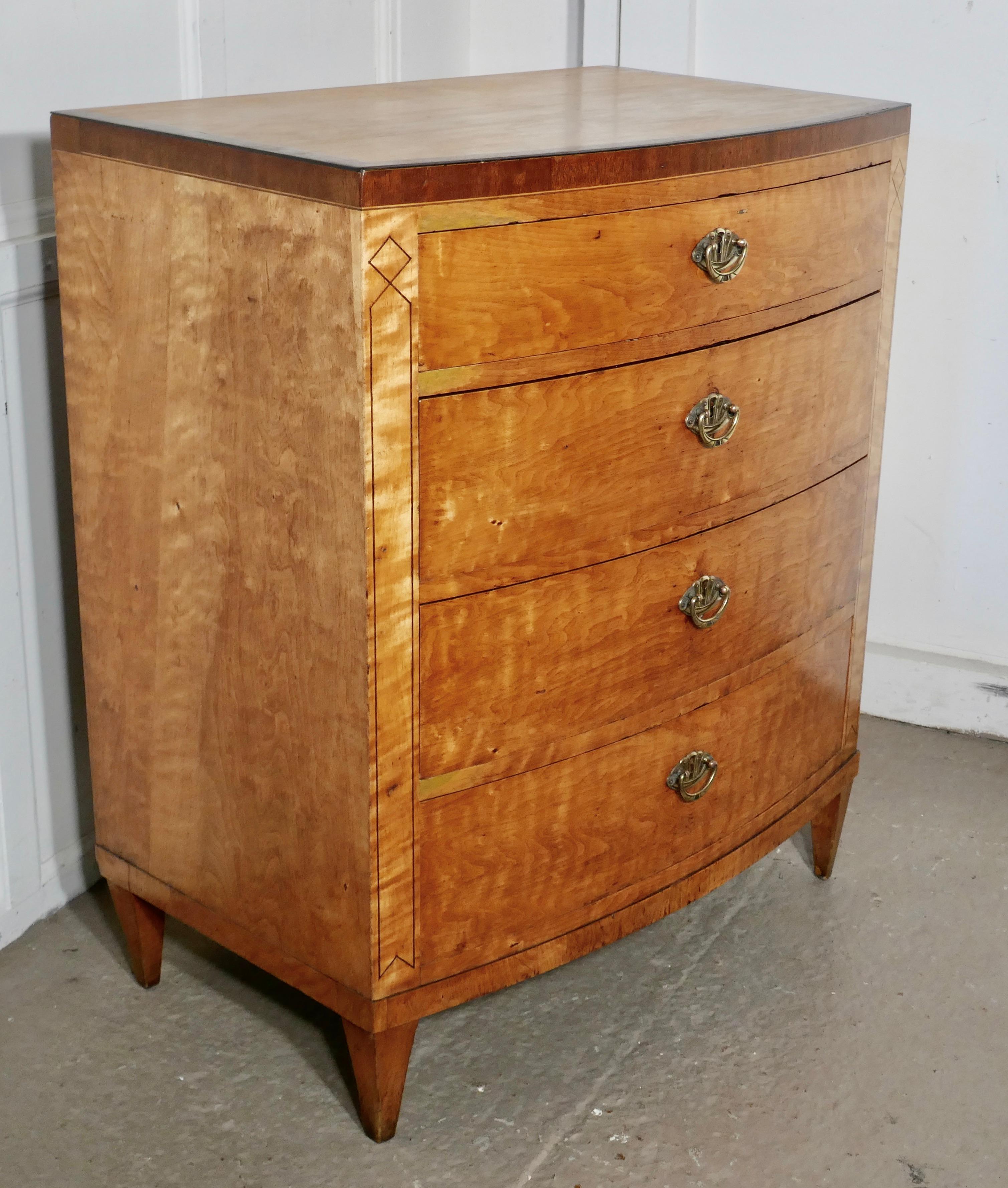 Art Deco 4 Drawer Bow Front Chest of Drawers in Bird’s-Eye Maple In Good Condition In Chillerton, Isle of Wight