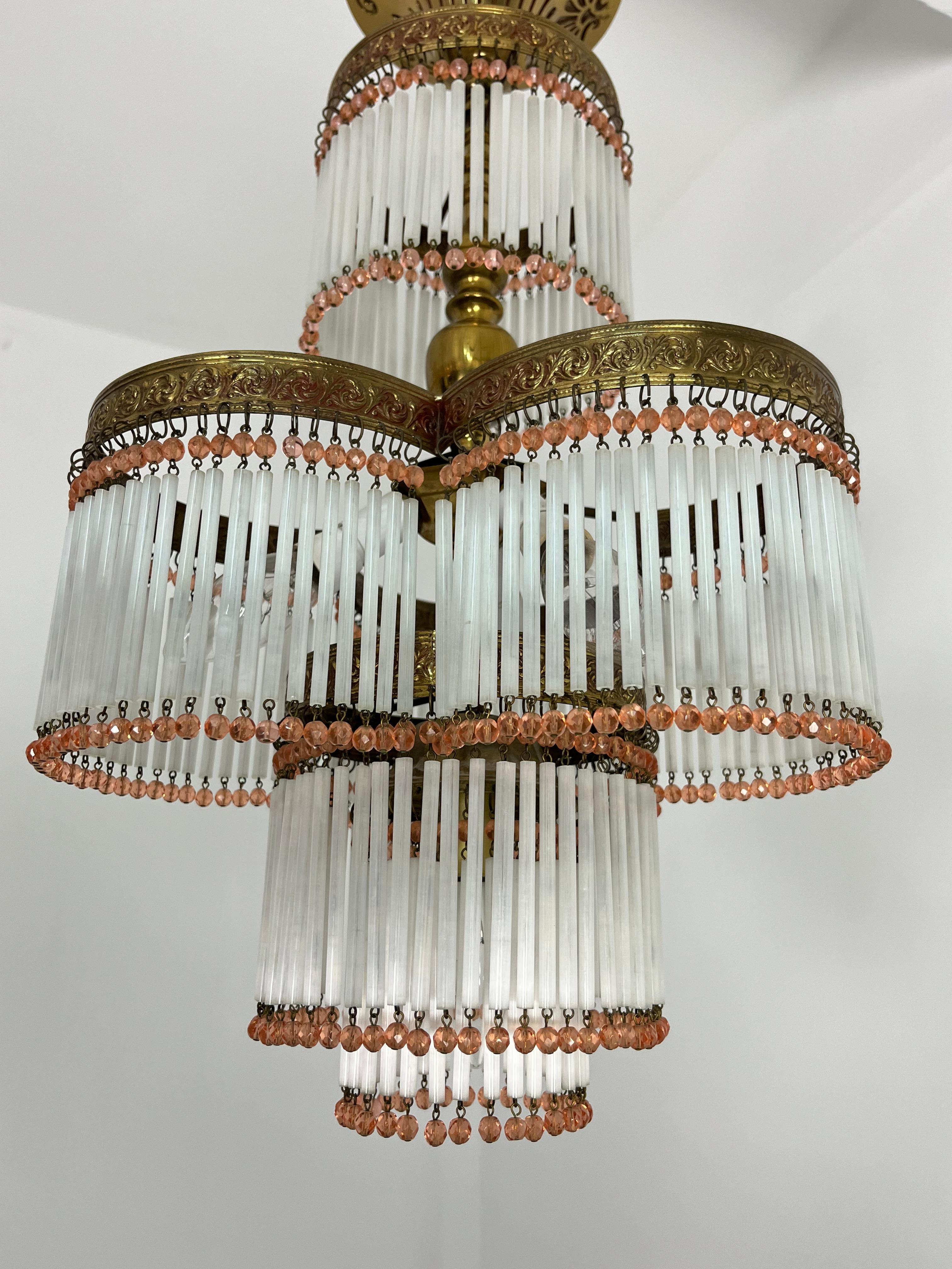 Lámpara Art Decó de 4 luces en latón y cristal, años 40, flecos de colores Italiano en venta