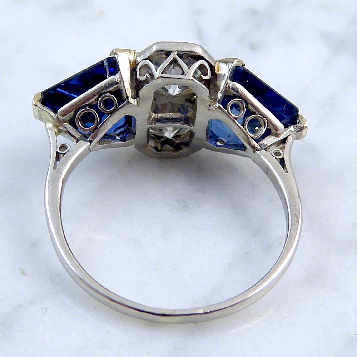Art Deco 4.0 Carat Sapphire, 1.13 Carat Diamond Ring In Excellent Condition In Yorkshire, West Yorkshire