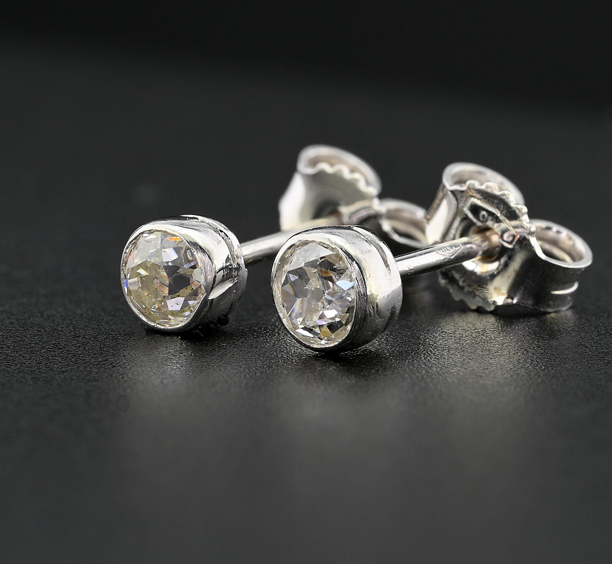 Art Deco .40 Ct Old Mine Diamond Platinum 18 KT gold Stud Earrings In Good Condition For Sale In Napoli, IT