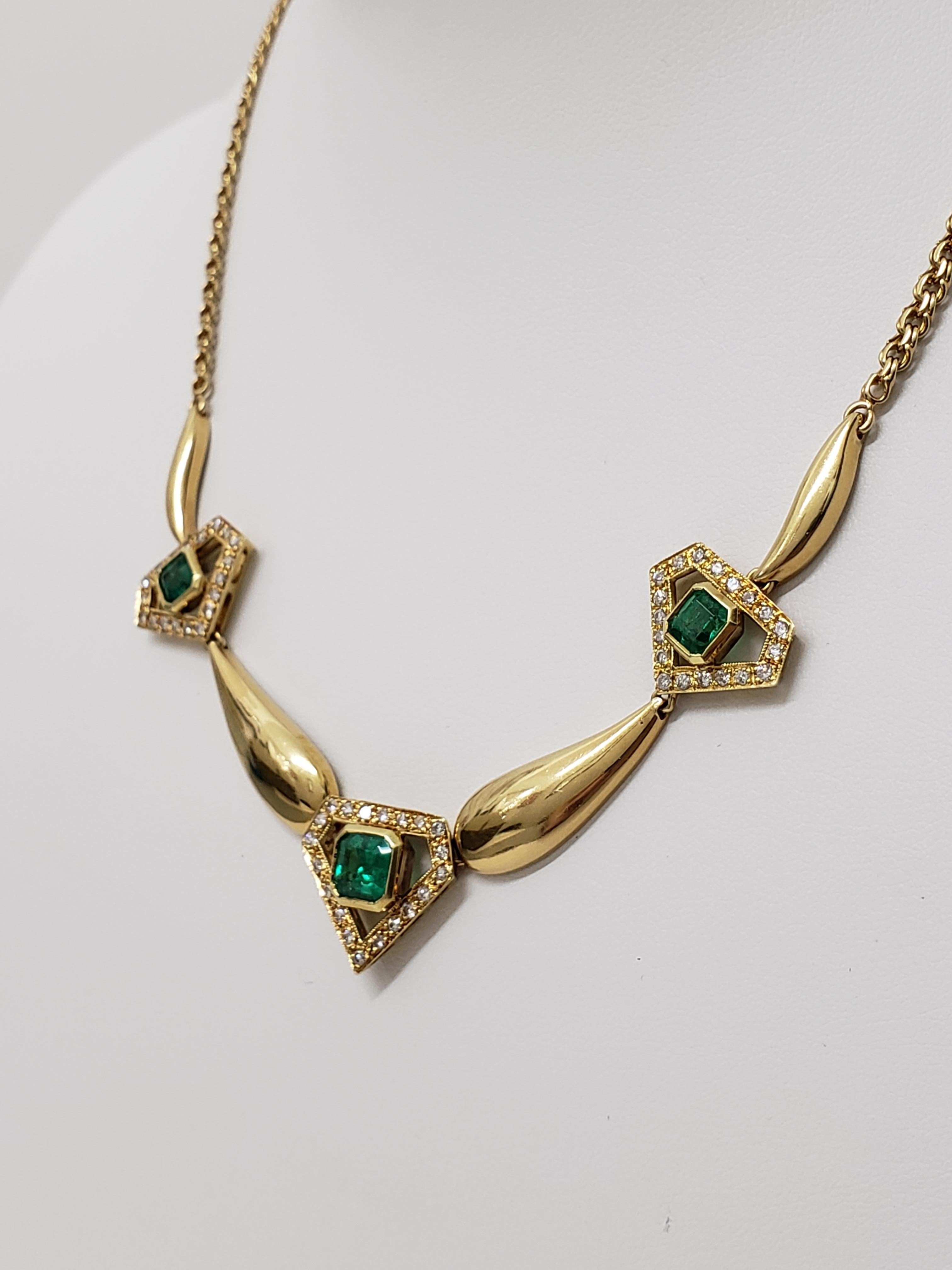 Art Deco 4.00tcw Colombian Emerald & Diamond 18k Gold Necklace. The Emeralds weight approx 2.80 carats and the diamonds weight approx 1.20 carats. The necklace weights 17.2 grams of 18k solid gold. Beautiful Diamond shape design acting as a frame to