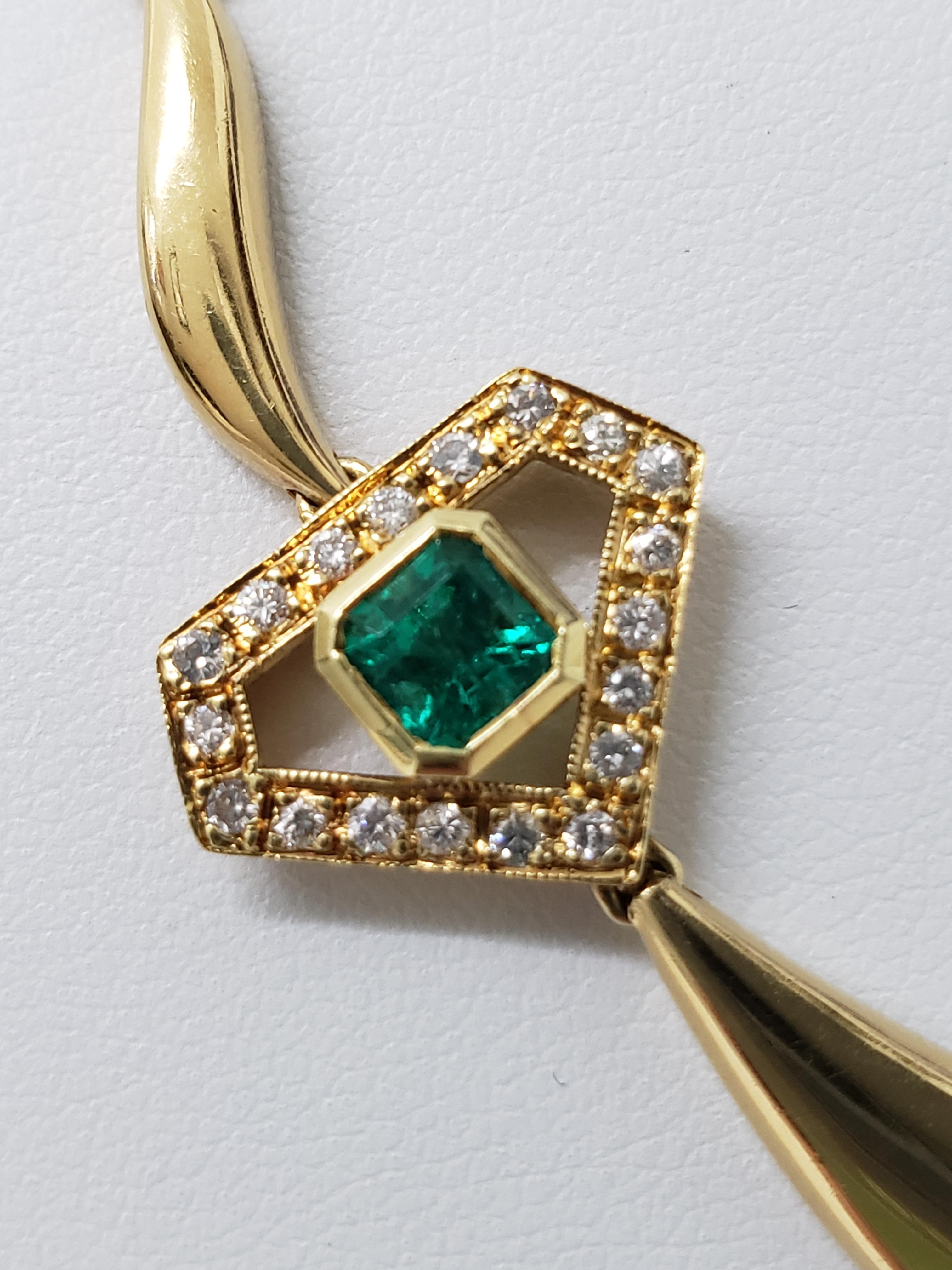 Art Deco Floating Diamond Frame Design 4.00 Carat Colombian Emerald & Diamond Necklace For Sale