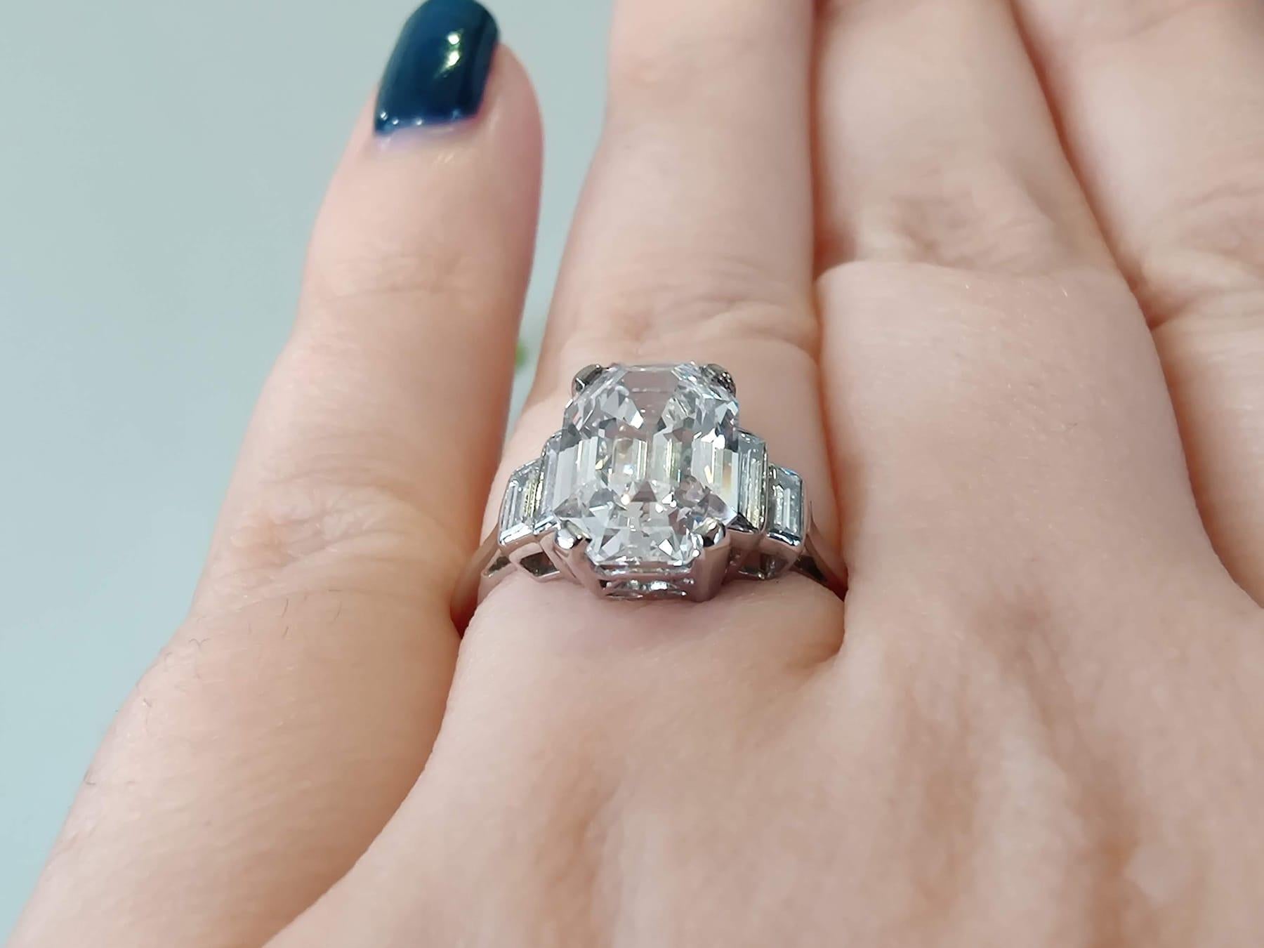 Women's or Men's Art Deco 4.02 Carat Diamond and Platinum Solitaire Ring For Sale