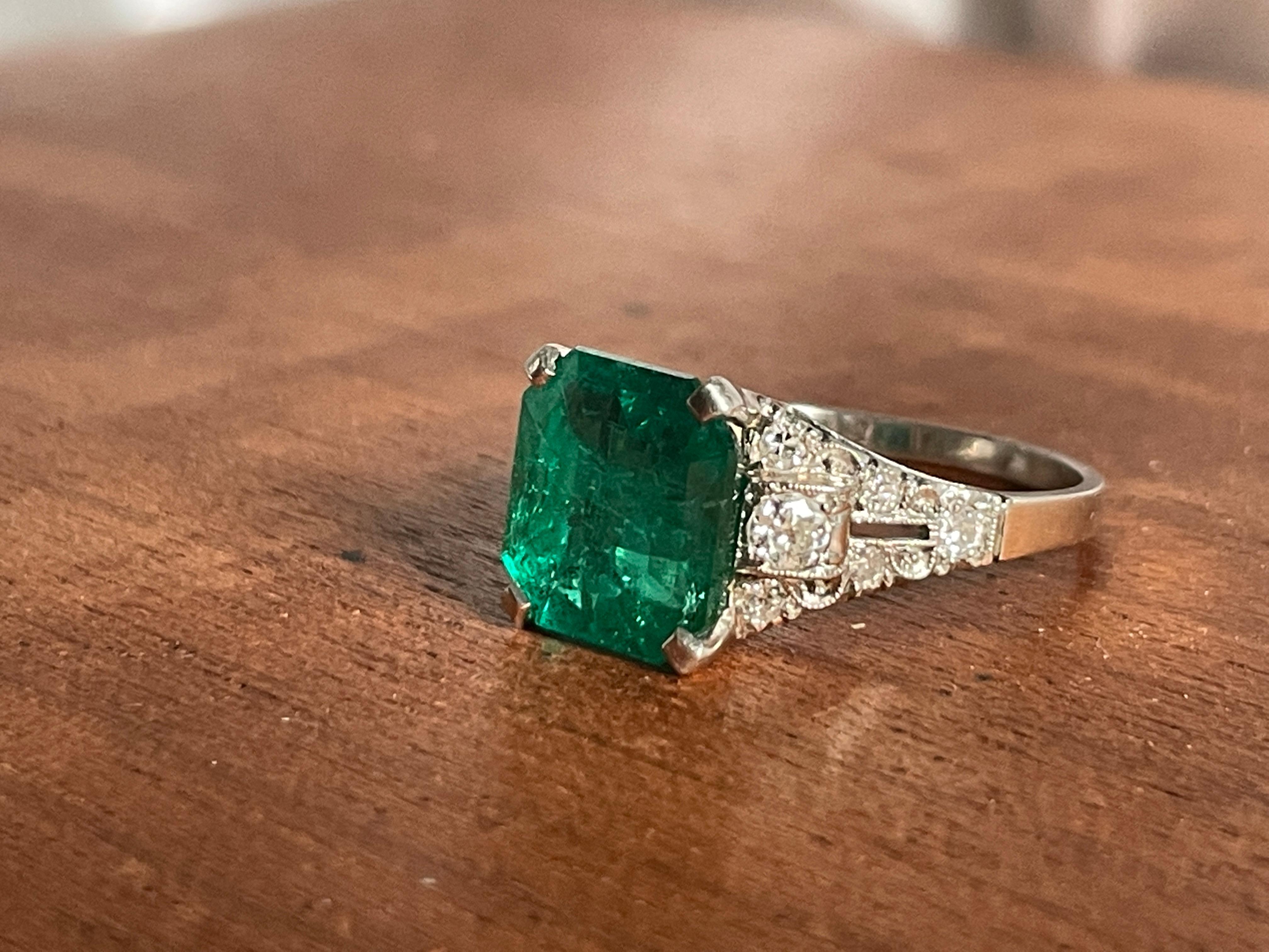 Art Deco 4,03 Karat kolumbianischer Smaragd-Ring, kleiner Öltyp, AGL-Zertifikat (Art déco) im Angebot