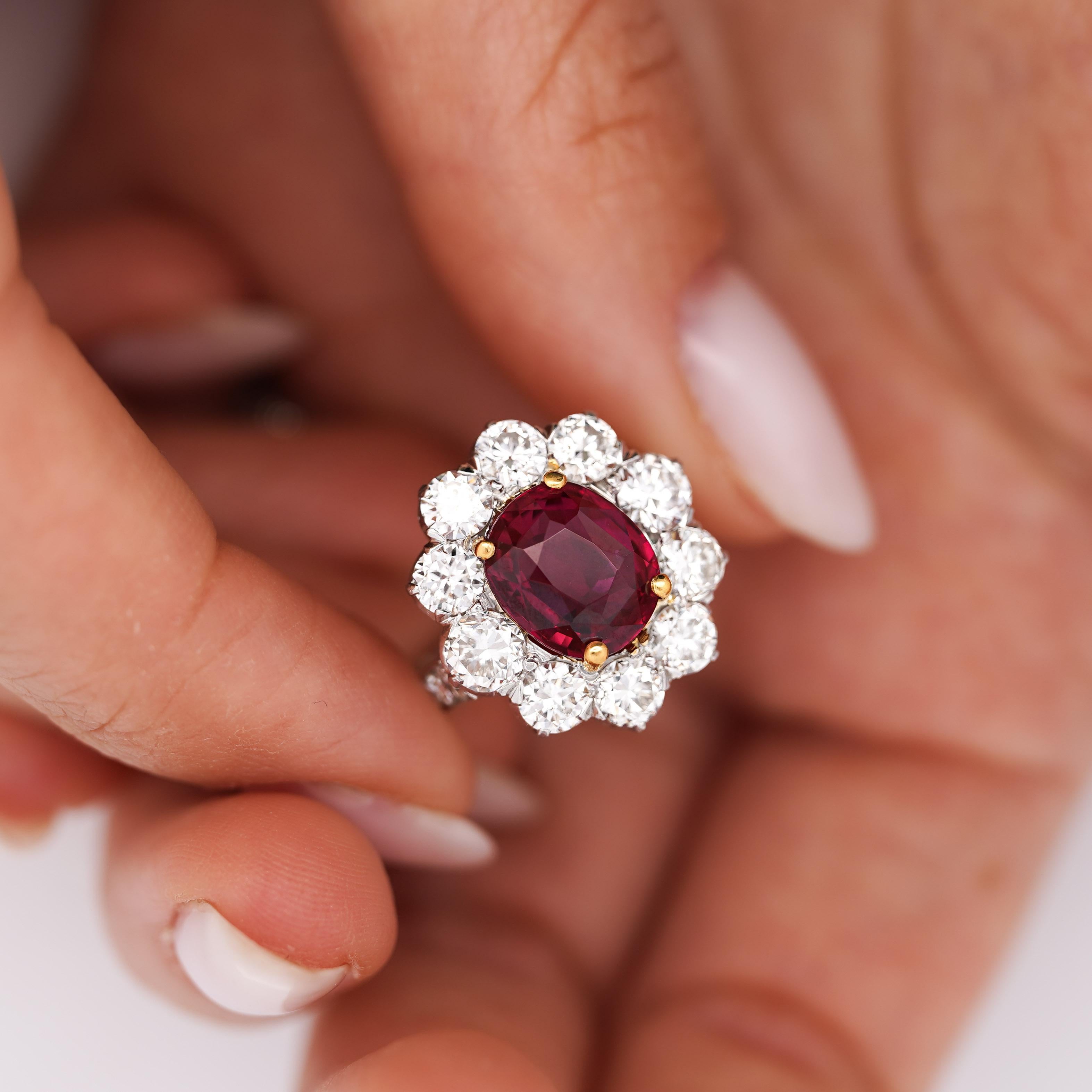 Bague Art déco en platine avec halo de rubis et de diamants Old Euro de 4,05 carats - Certifiée AGL Excellent état - En vente à Miami, FL