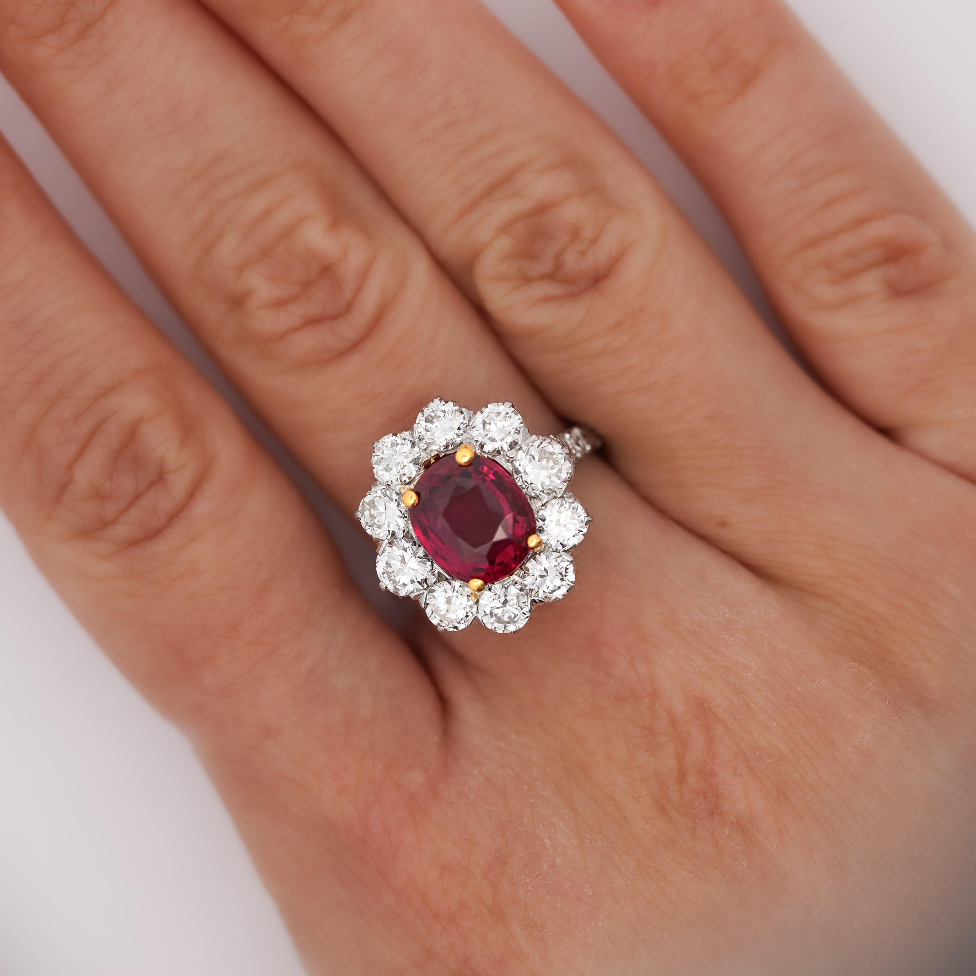 Bague Art déco en platine avec halo de rubis et de diamants Old Euro de 4,05 carats - Certifiée AGL en vente 2