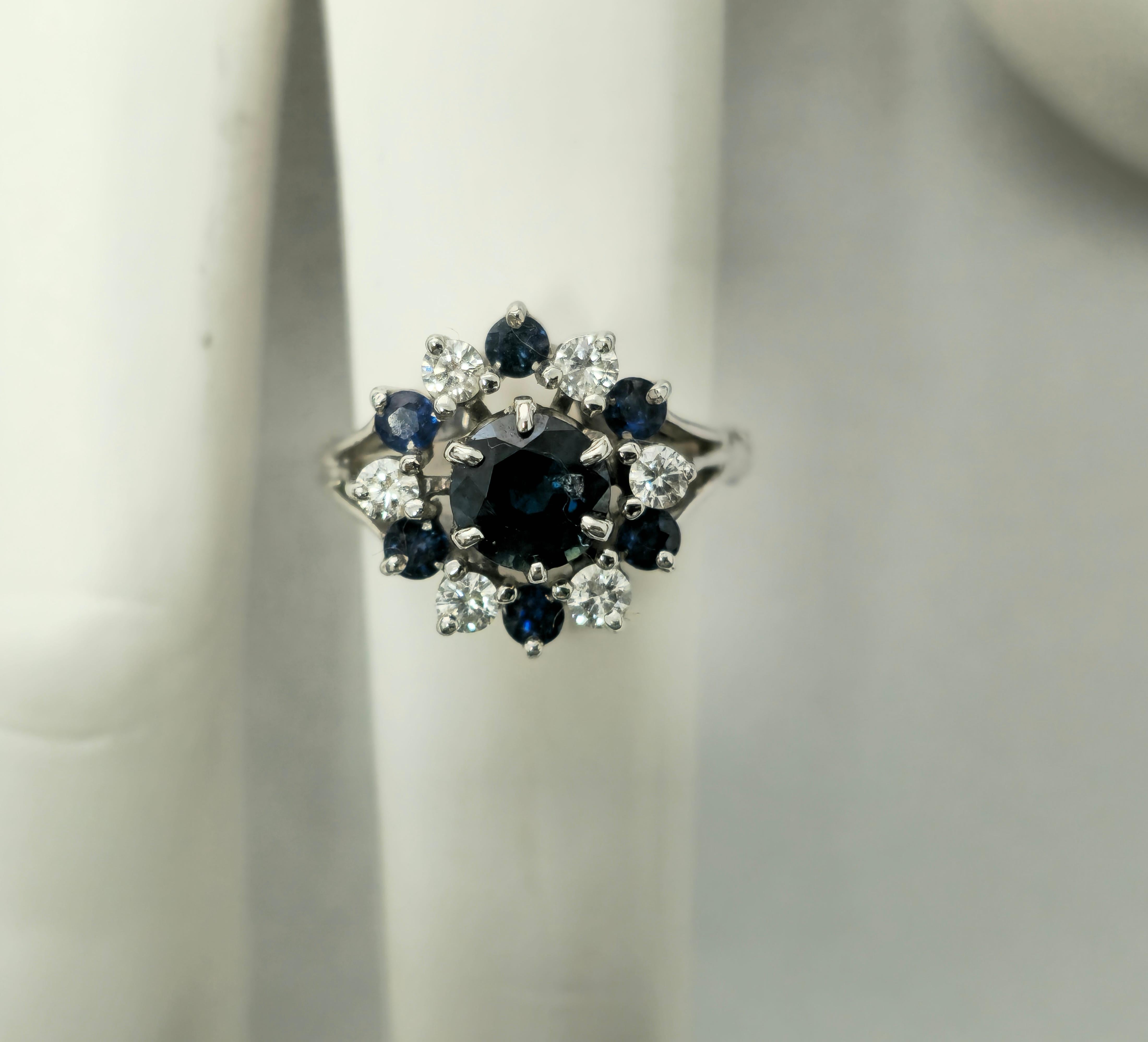 Art Deco 4.10 Carat Blue Sapphire Diamond Ring For Sale 1