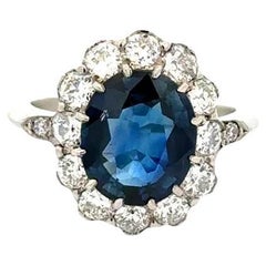 Anillo Art Déco de Declaración en Platino con Zafiro Oval de 4,11 Quilates GIA y Diamante OEC