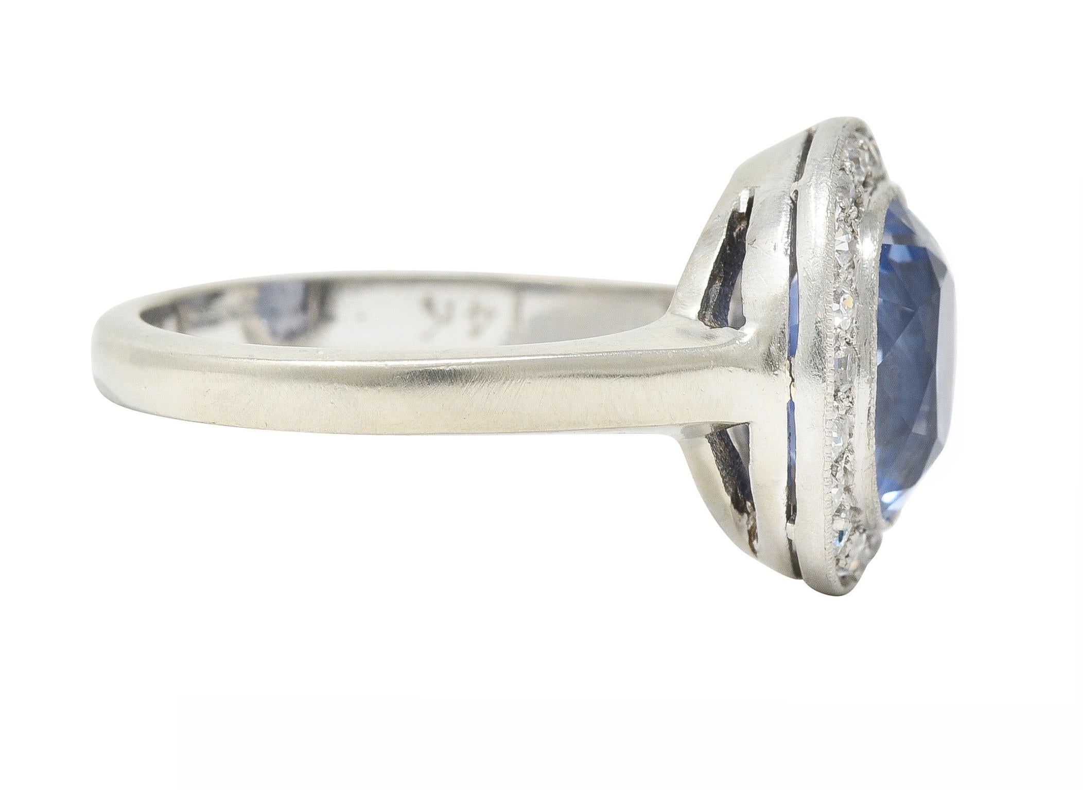 Art Decó 4.11 CTW Sin Calor Zafiro de Ceilán Diamante Oro 14 Kilates Anillo Halo GIA Corte cojín en venta