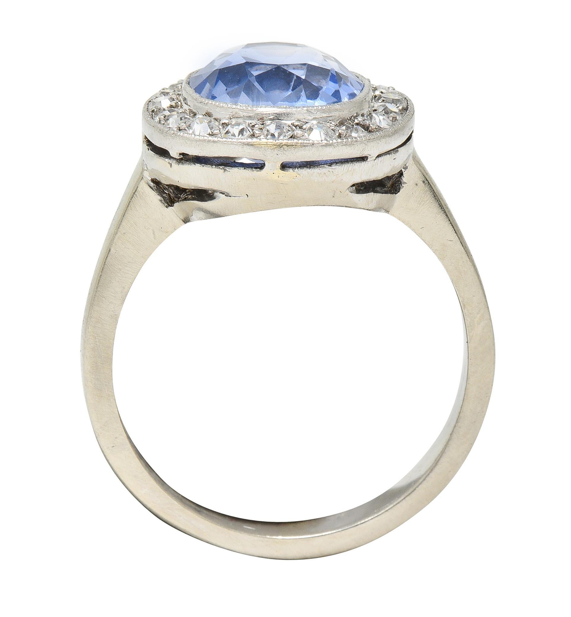 Art Deco 4.11 CTW No Heat Ceylon Sapphire Diamond 14 Karat Gold Halo Ring GIA en vente 3