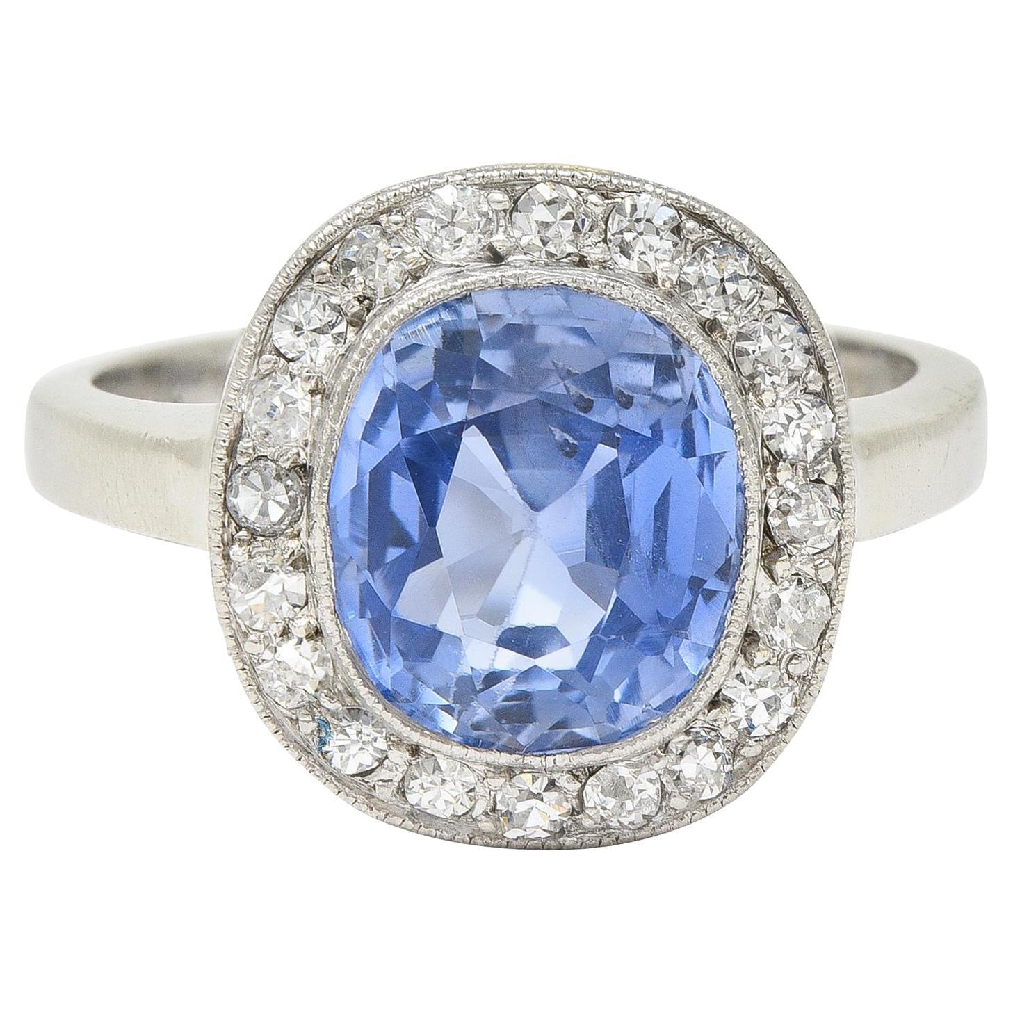 Art Deco 4.11 CTW No Heat Ceylon Sapphire Diamond 14 Karat Gold Halo Ring GIA en vente