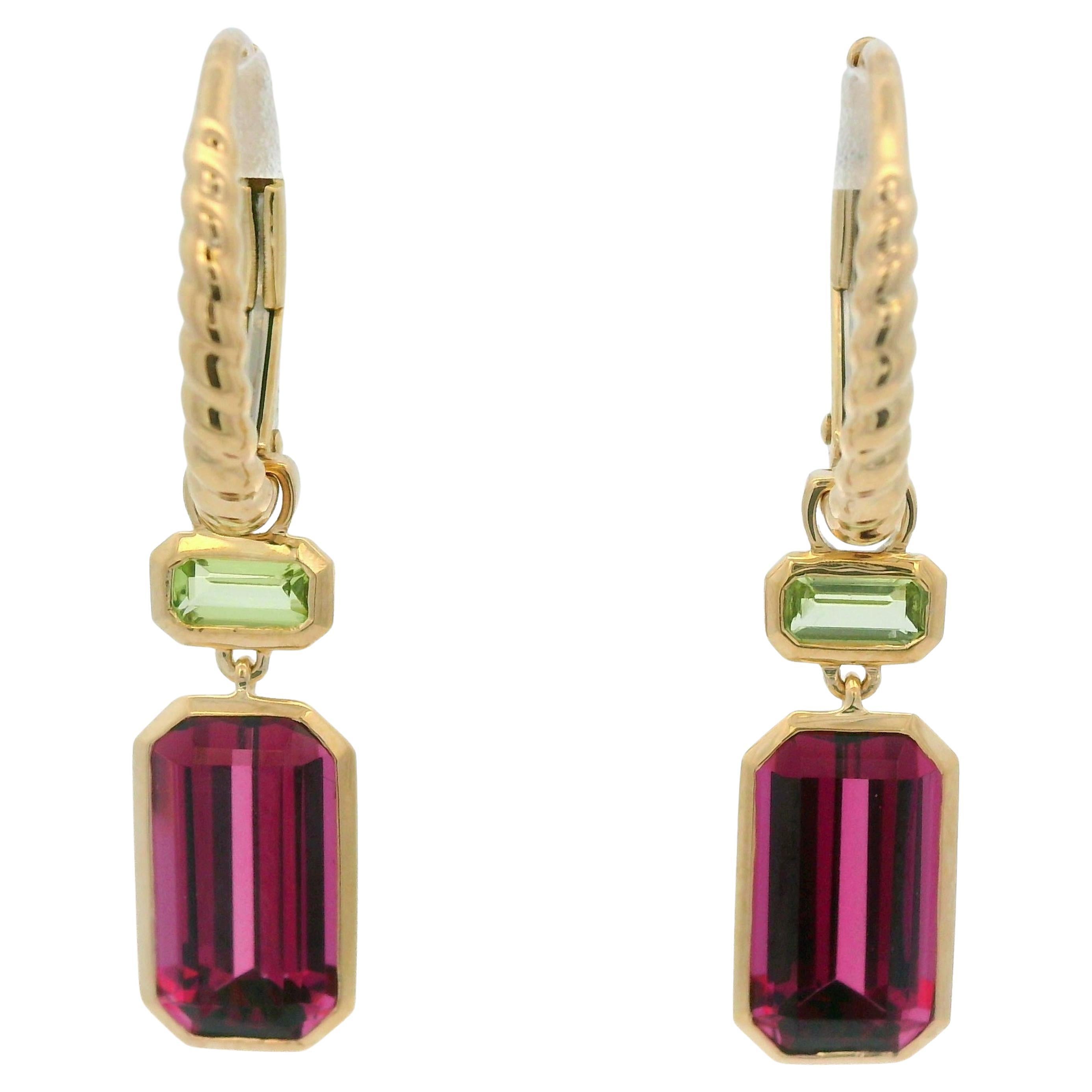 Erhöhen Sie Ihre Eleganz mit diesen exquisiten Ohrringen aus 14-karätigem Gold, einer perfekten Verbindung von zeitloser Handwerkskunst und moderner Raffinesse. Die strahlenden Granate mit einem Gewicht von 4,17 Karat strahlen einen tiefen und