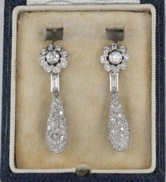 Art Deco 4,20 Karat Diamant Platin-Blumen-Tropfen-Ohrringe
