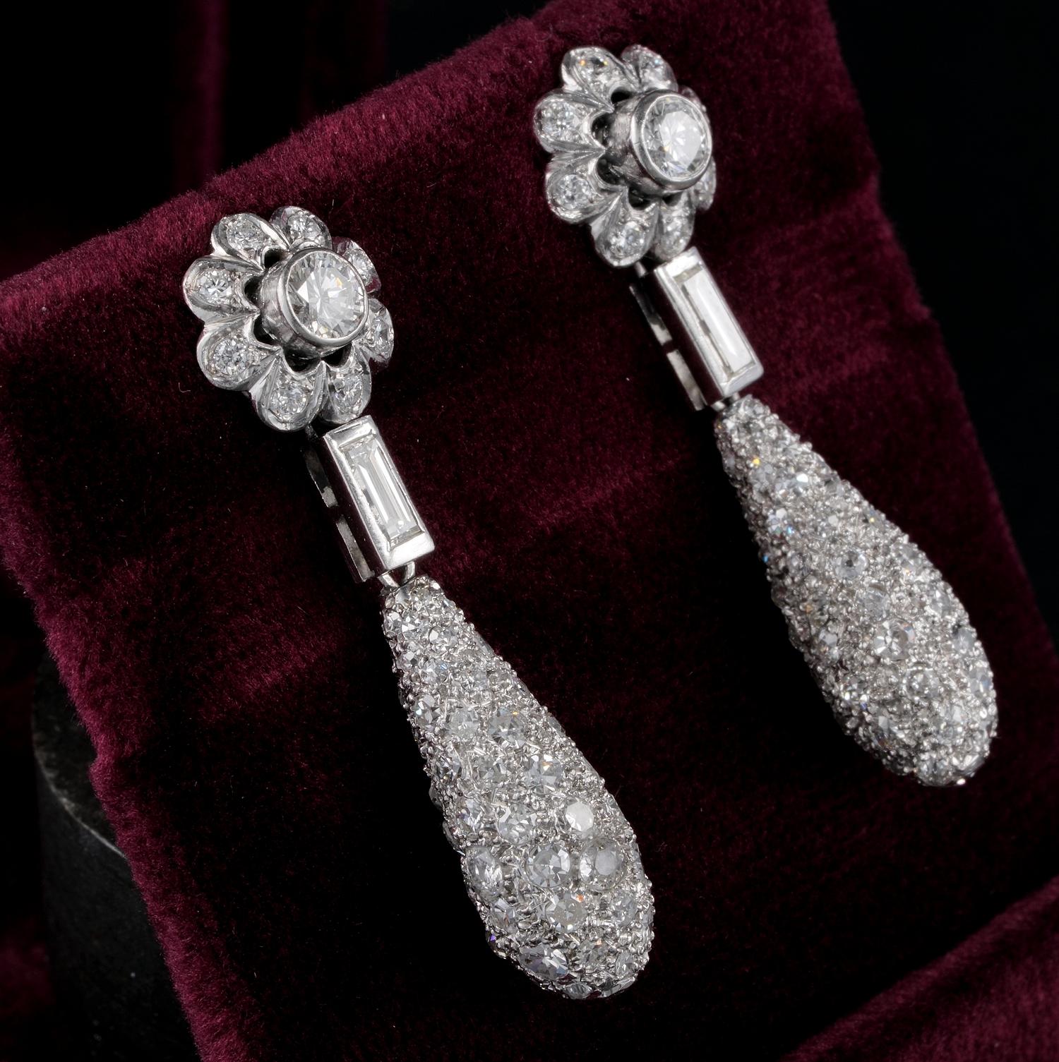 Art Deco 4.20 Ct Diamond Platinum Floret Drop earrings In Good Condition For Sale In Napoli, IT