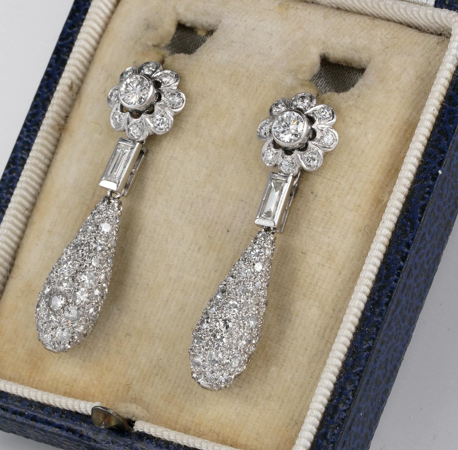 Art Deco 4,20 Karat Diamant Platin-Blumen-Tropfen-Ohrringe im Zustand „Gut“ im Angebot in Napoli, IT