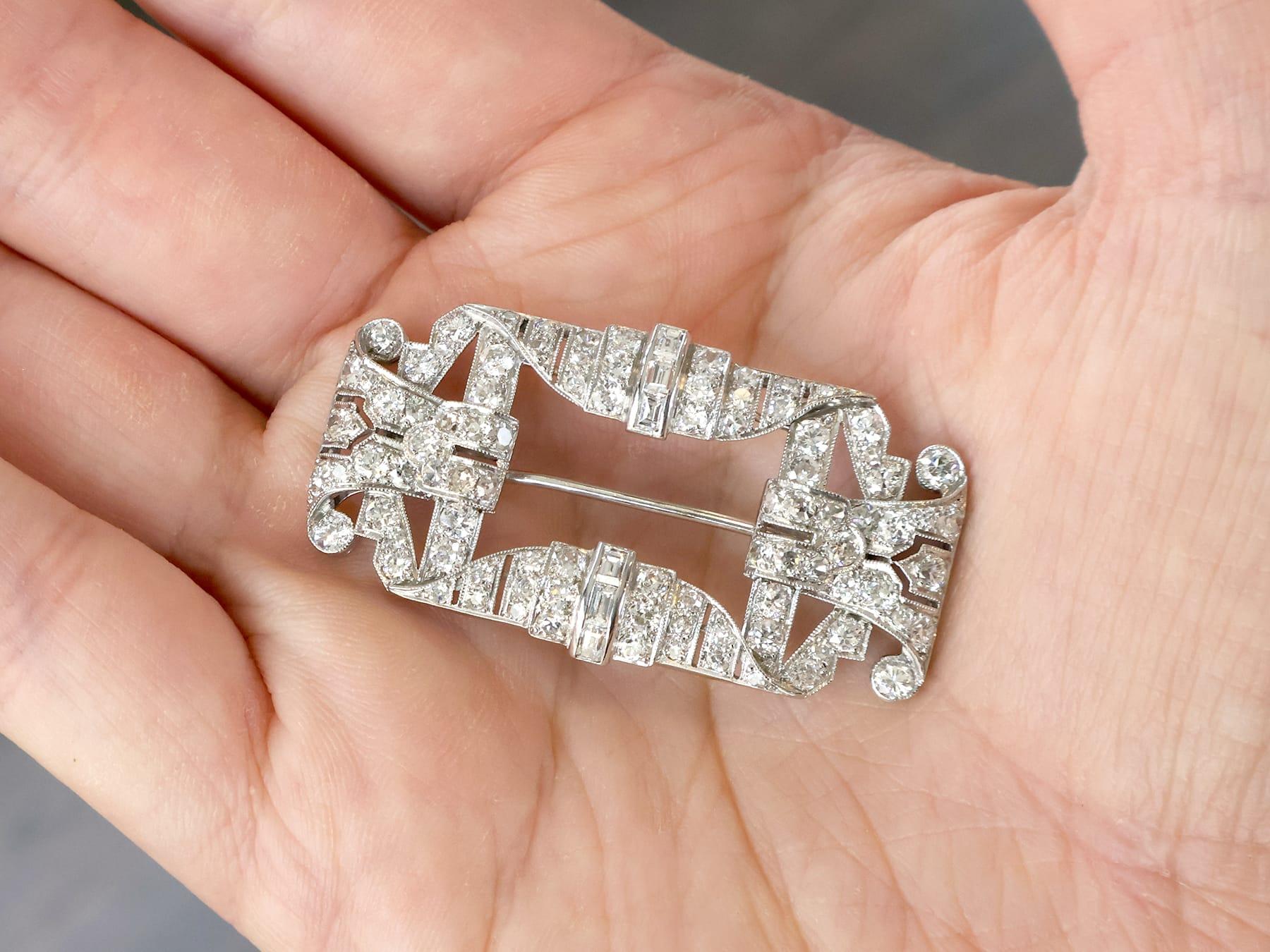 Art Decó Broche de diamantes y platino de 4,28 ct - Antiguo Circa 1930 Corte baguette en venta