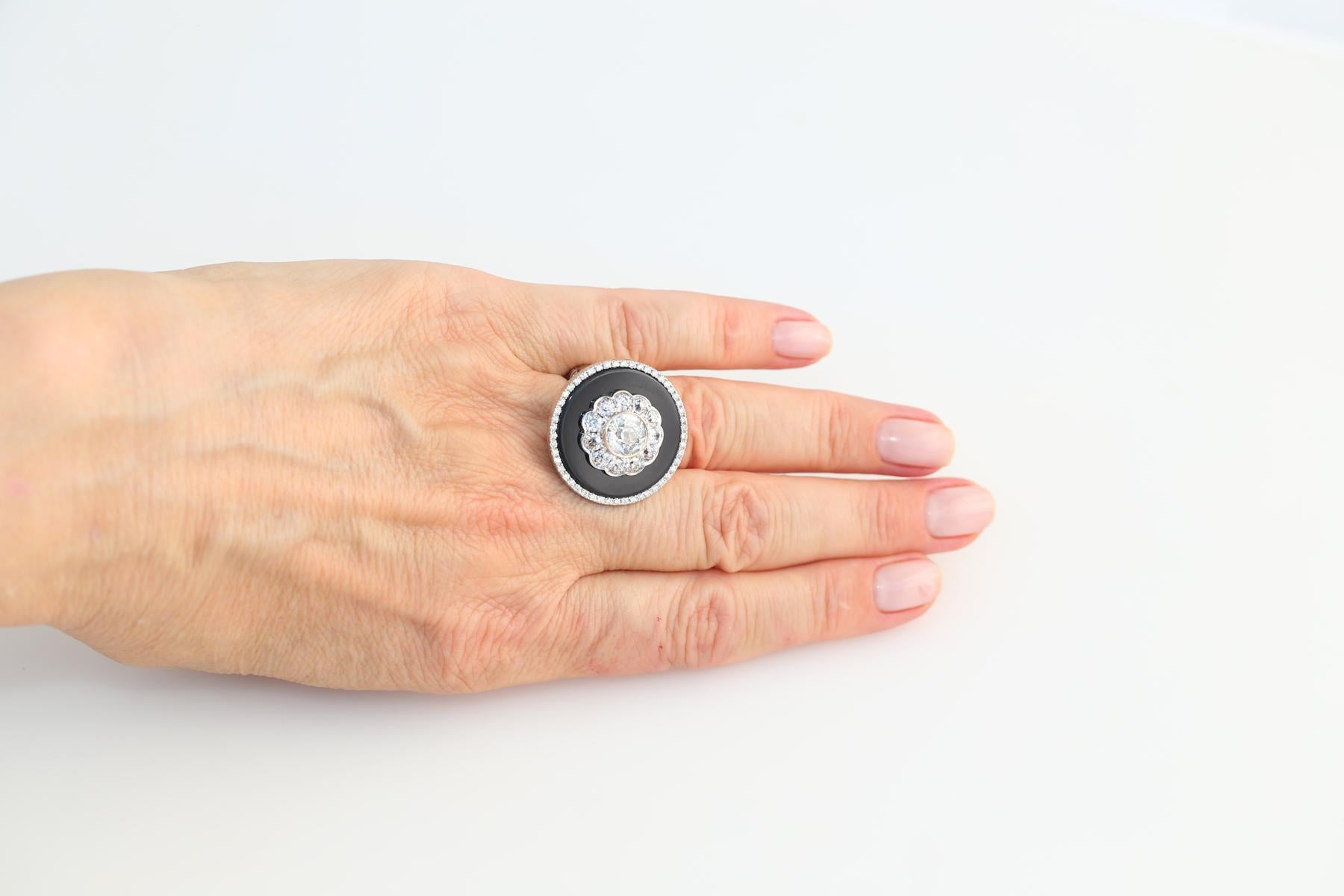 Anello Art Deco con diamanti e onice da 4,35 carati in oro bianco certificato, 1930 In condizioni buone in vendita a Herzelia, Tel Aviv