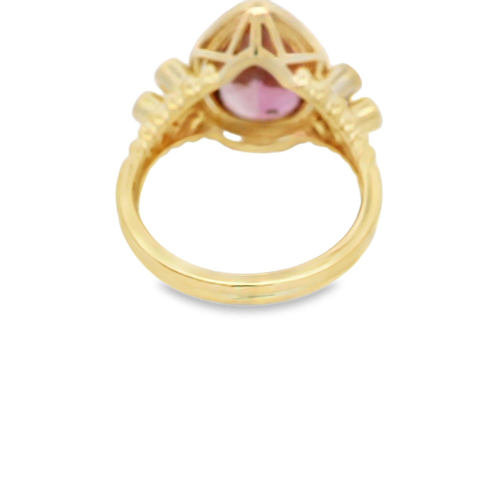 Taille poire Bague Art déco en or jaune 18 carats avec tourmaline rose de 4,37 carats et diamants en vente