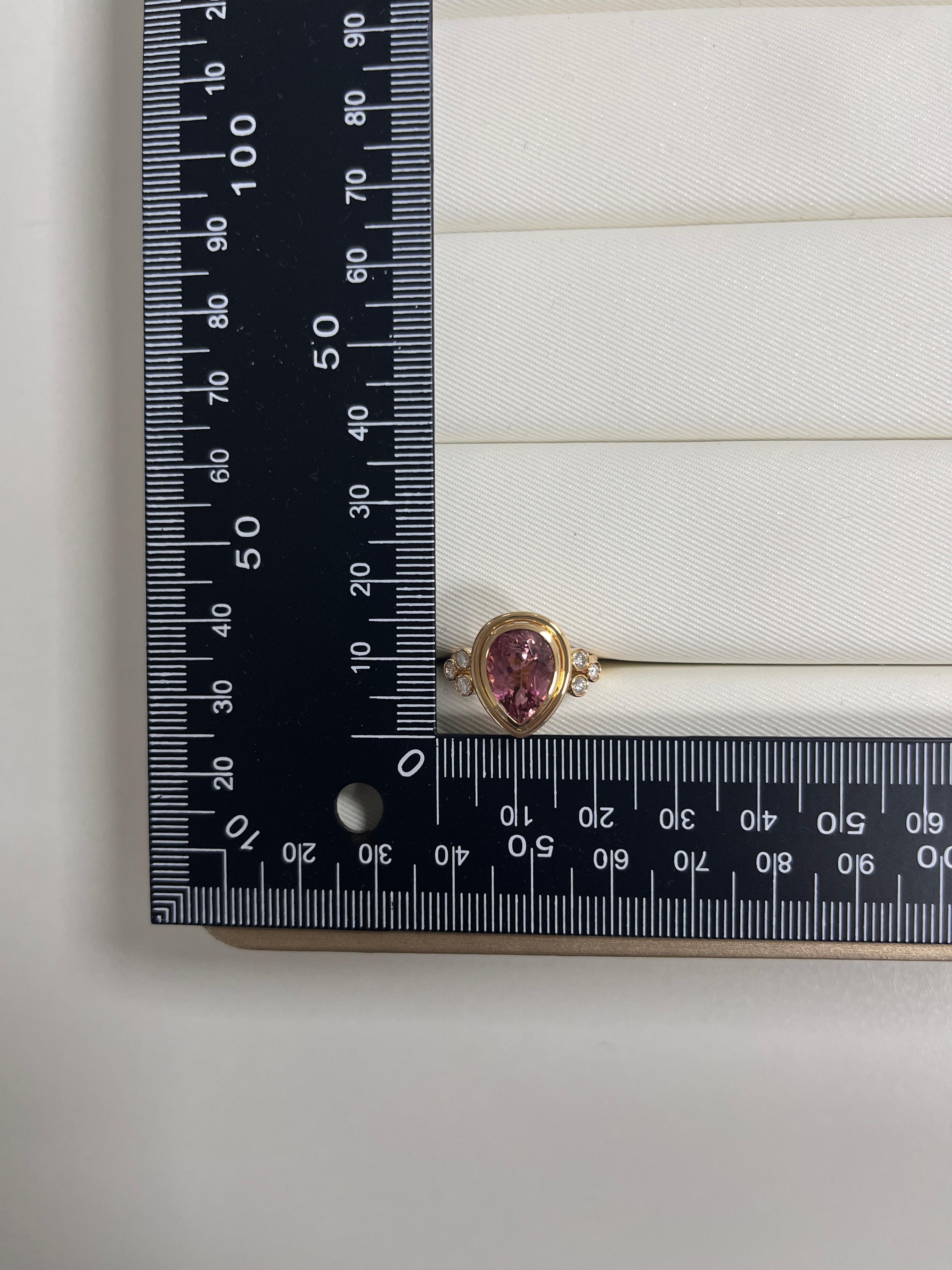 Bague Art déco en or jaune 18 carats avec tourmaline rose de 4,37 carats et diamants Unisexe en vente