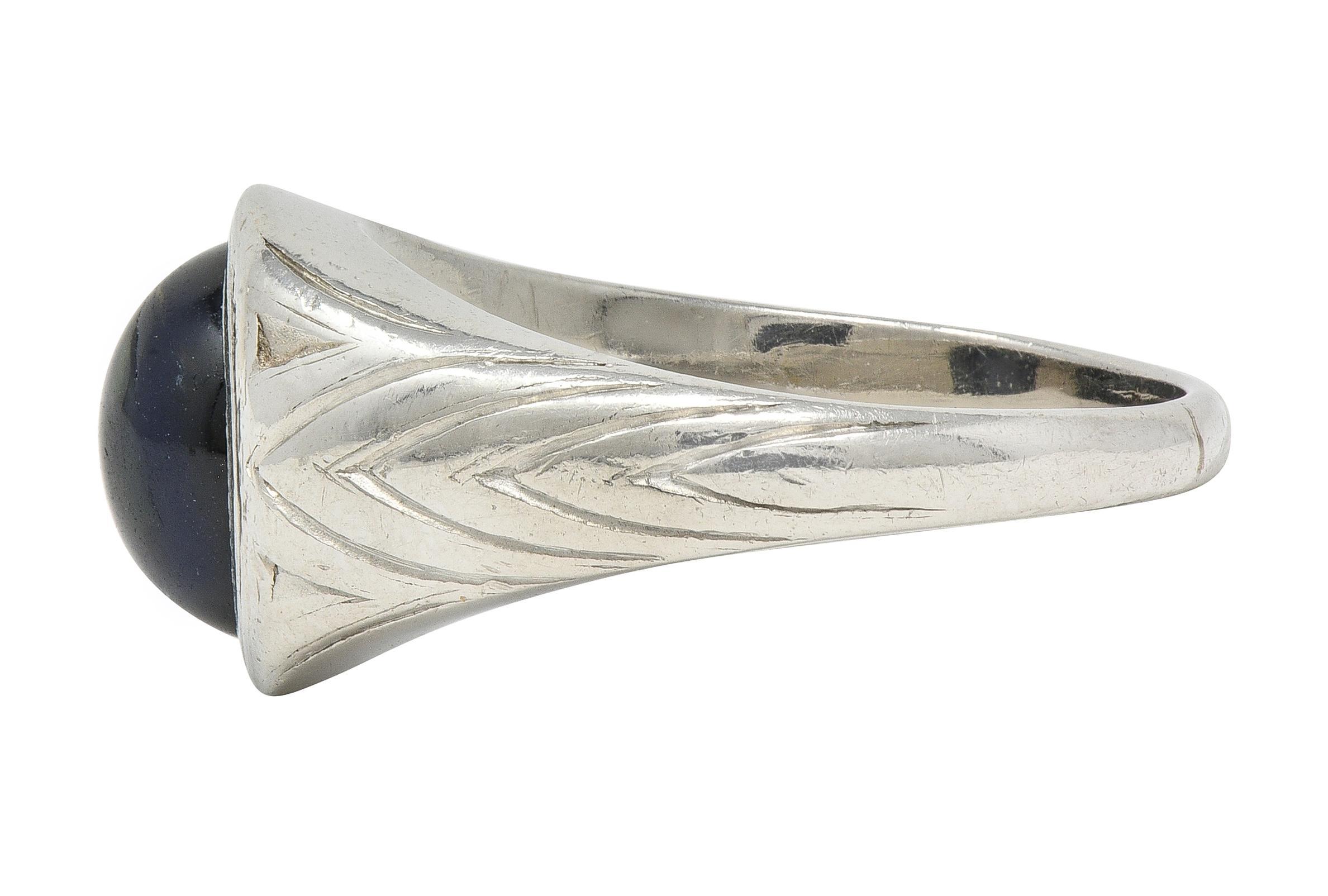 Art of Vintage 4.37 CTW Sapphire Cabochon Platinum Vintage Streamline Unisex Ring Excellent état - En vente à Philadelphia, PA