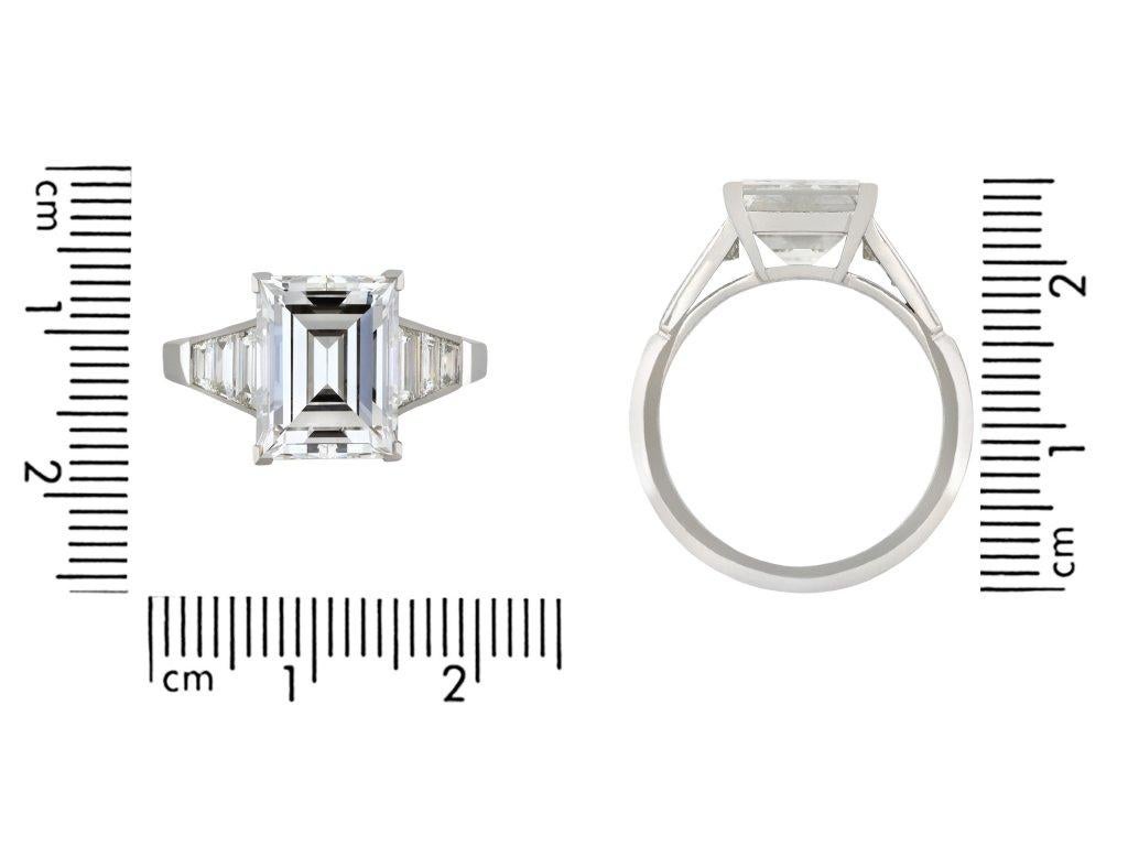 Art Deco 4.38 Carat Step-Cut Diamond Flanked Solitaire Ring, circa 1930 In Good Condition For Sale In London, GB