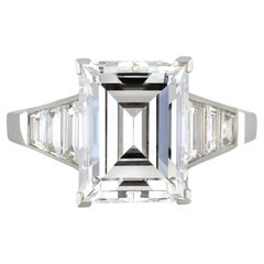 Art Deco 4.38 Carat Step-Cut Diamond Flanked Solitaire Ring, circa 1930