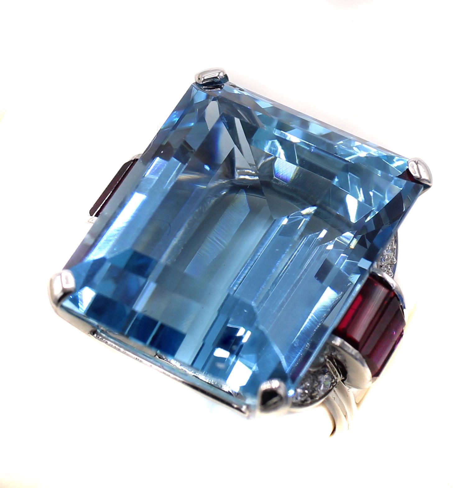 Art Deco 44.28 Carat Gem Aquamarine Ruby Diamond Platinum Ring In Excellent Condition In New York, NY