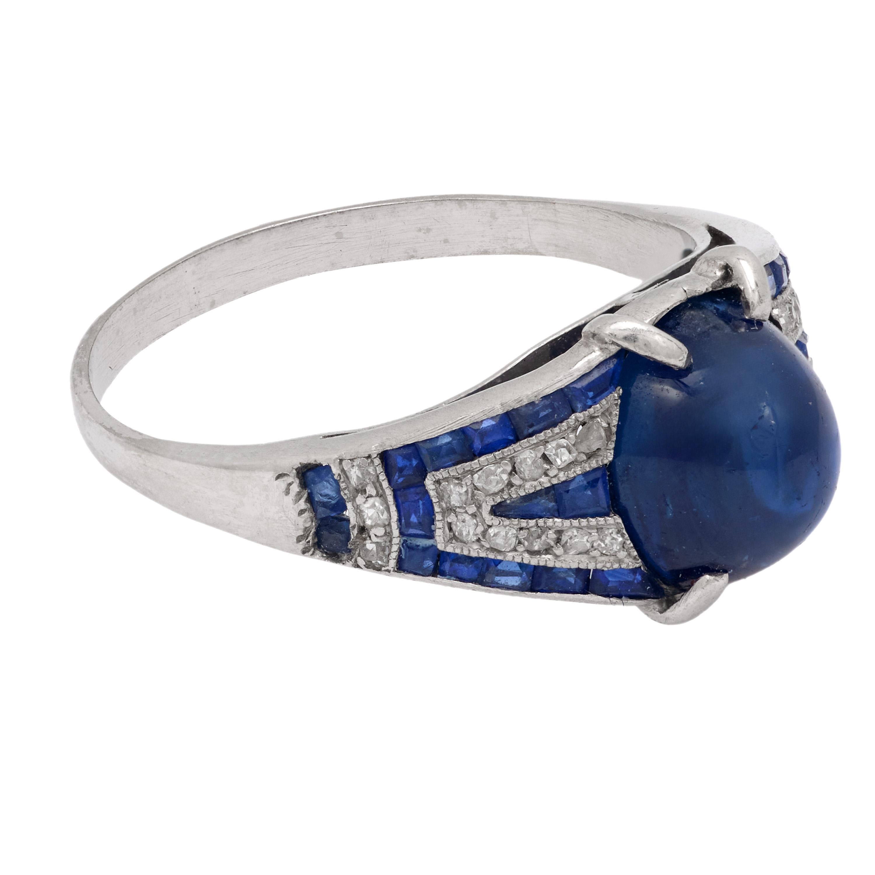 Bague Art déco 4,50 carats saphir cabochon diamant platine Bon état - En vente à Beverly Hills, CA