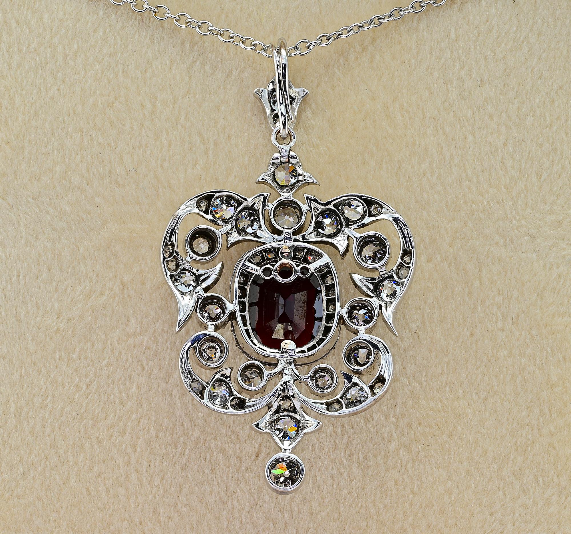 Women's Art Deco 4.50 Ct Natural Garnet 3.50 Ct Diamond Pendant For Sale