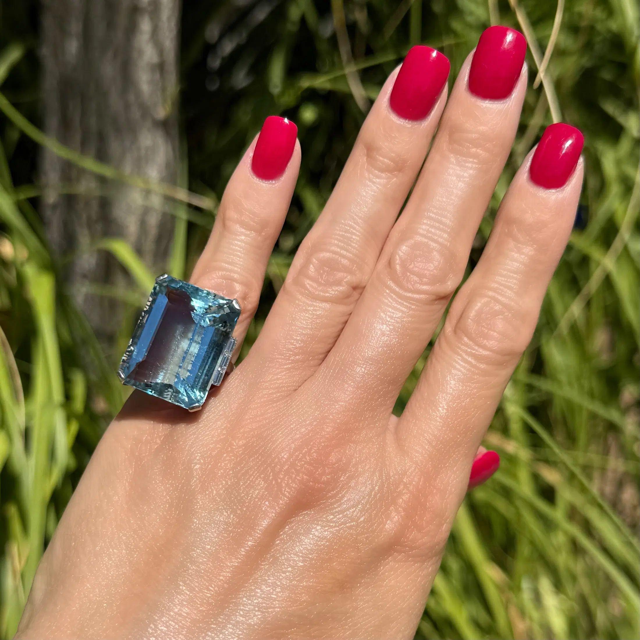 Art Deco 46.88 Carat Emerald Cut Aquamarine and Diamond Platinum Vintage Ring In Excellent Condition For Sale In Montreal, QC