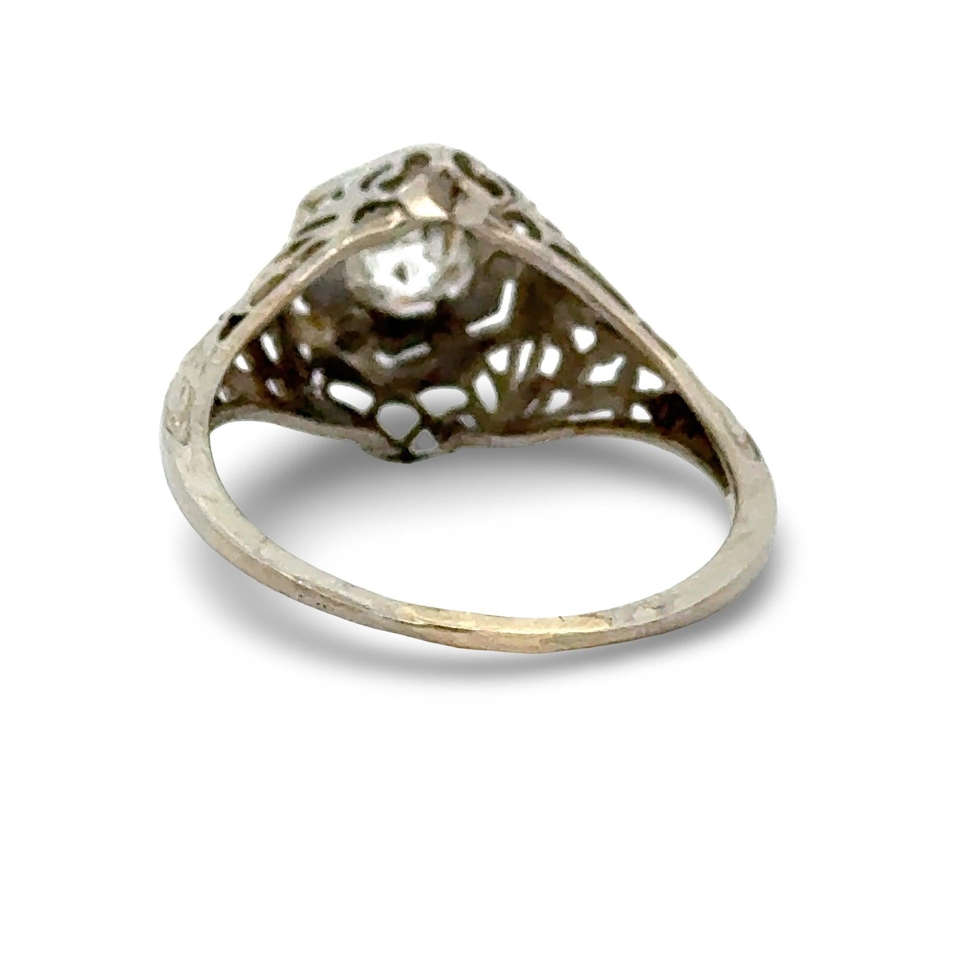 Art déco .46ct. Bague en or blanc 14k avec filigrane de diamants de taille européenne ancienne en vente 2