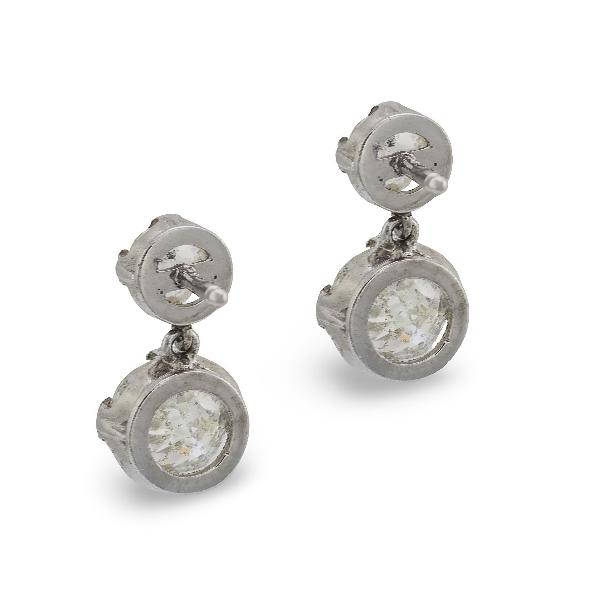 Orecchini a goccia Art Deco con diamante da 4,80 carati in platino e oro bianco 18 carati in vendita 1