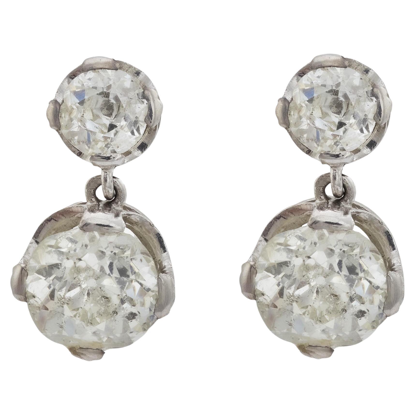 Art Deco 4,80 Karat Diamanten Platin 18 Karat Weißgold Tropfenohrringe