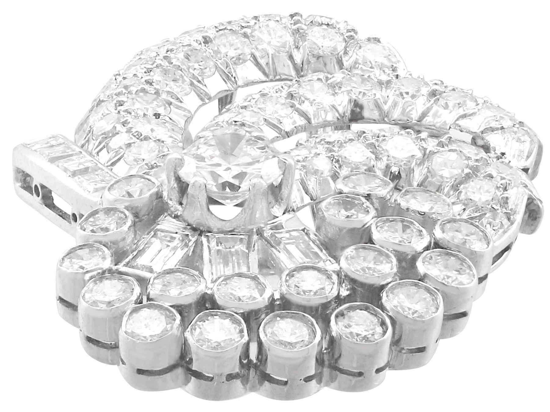 Round Cut Art Deco 4.95 Carat Diamond and Platinum Brooch, 1940s For Sale