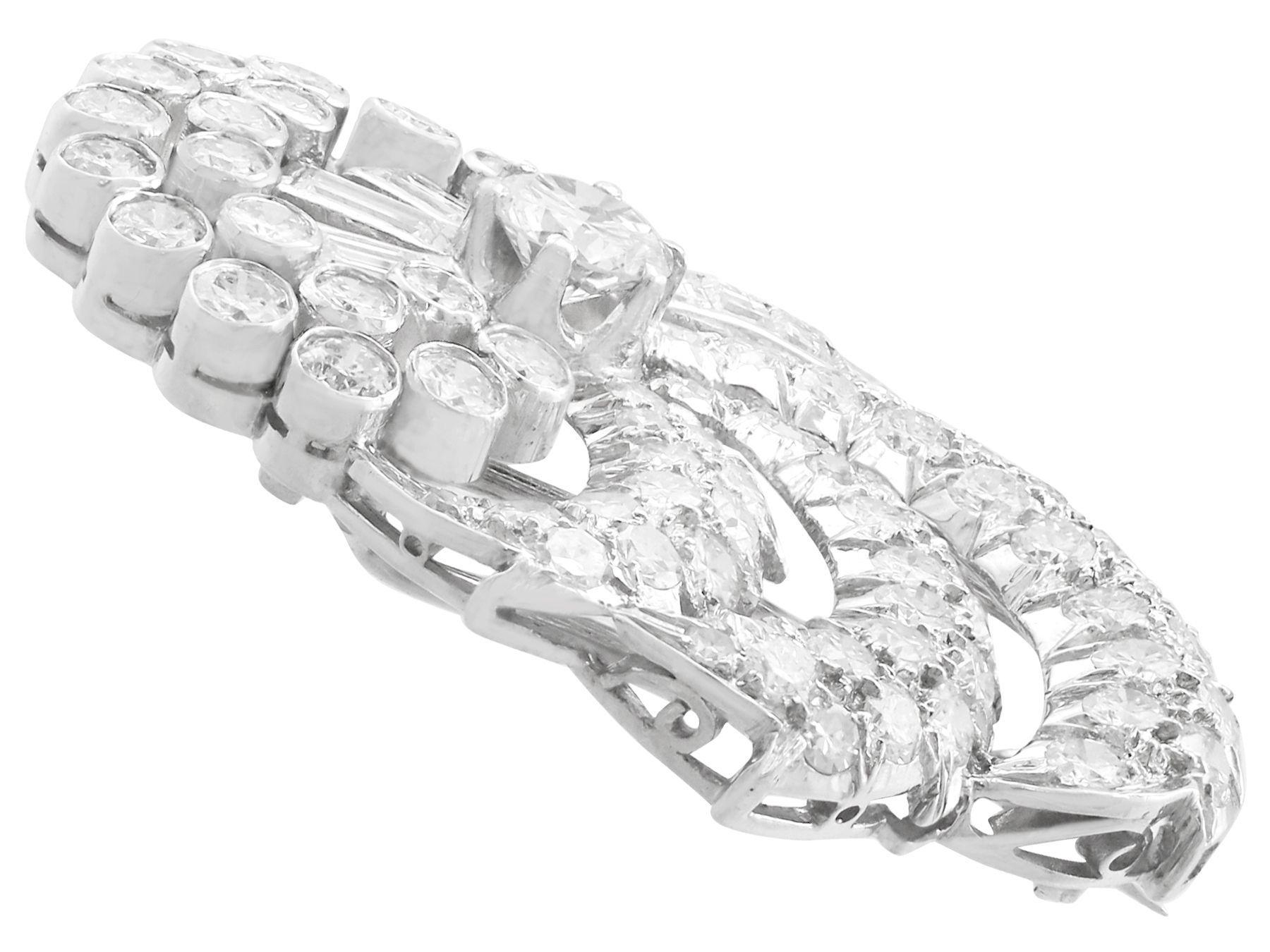 Art Deco 4,95 Karat Diamant und Platin Brosche 1940er Jahre (Rundschliff) im Angebot