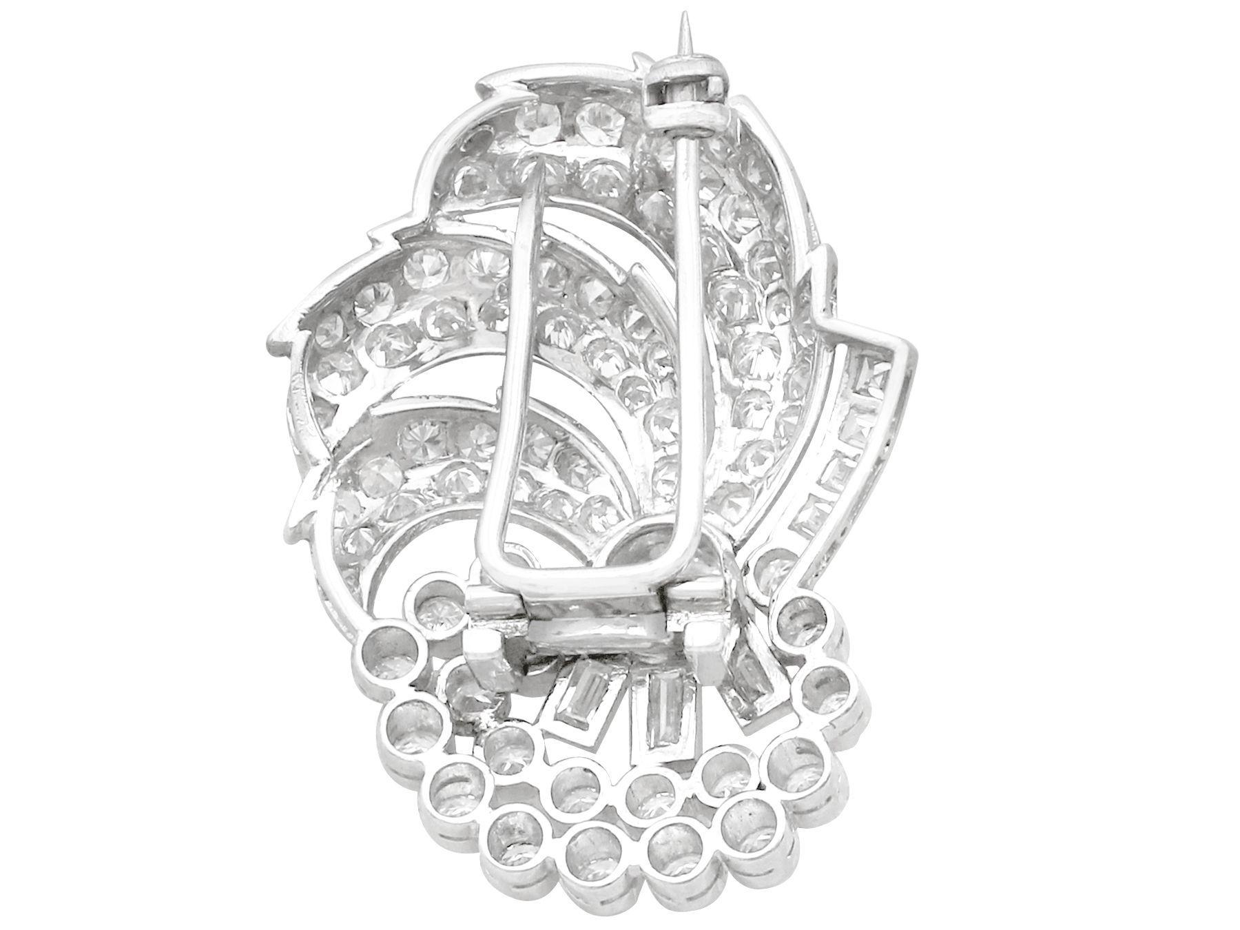 Art Deco 4.95 Carat Diamond and Platinum Brooch, 1940s For Sale 1