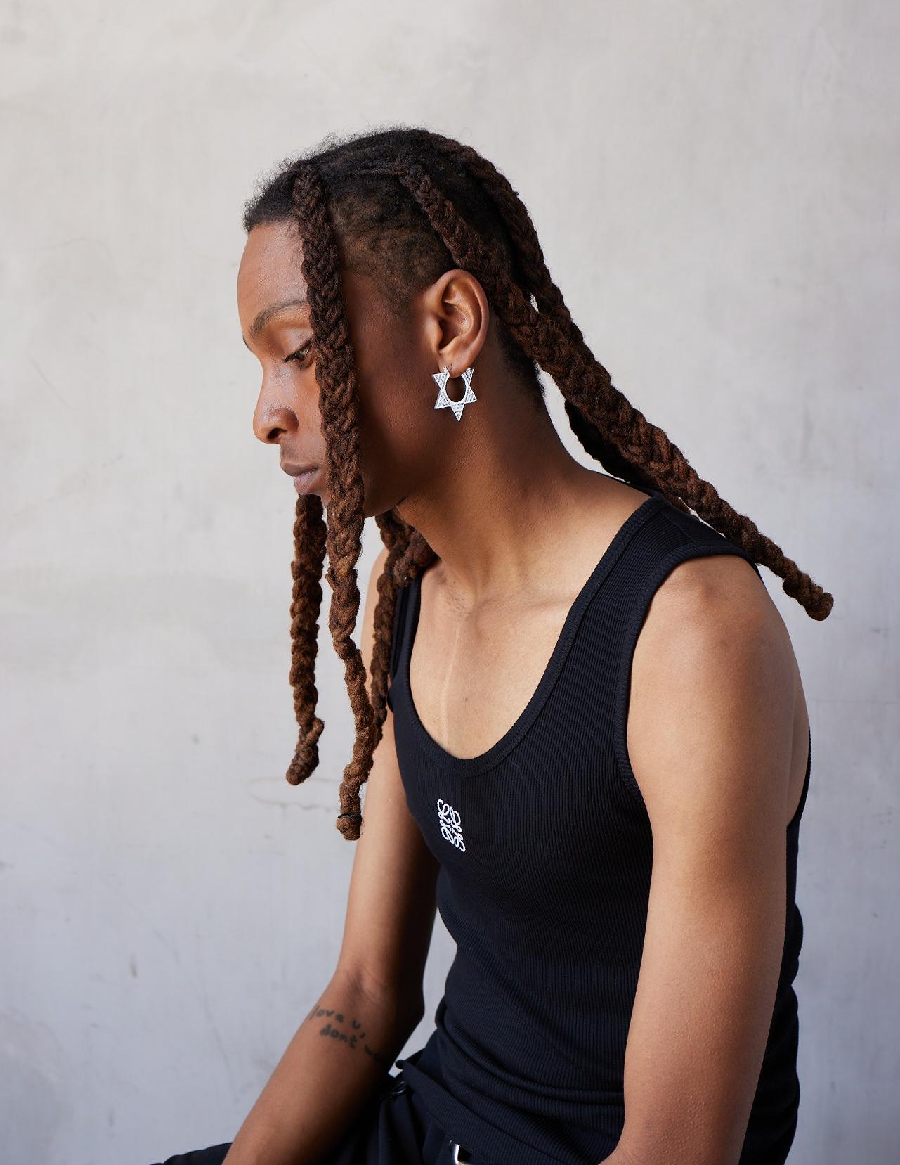 Art Deco 5 Carats Diamond Baguette and Trillion Single Hoop en vente 2