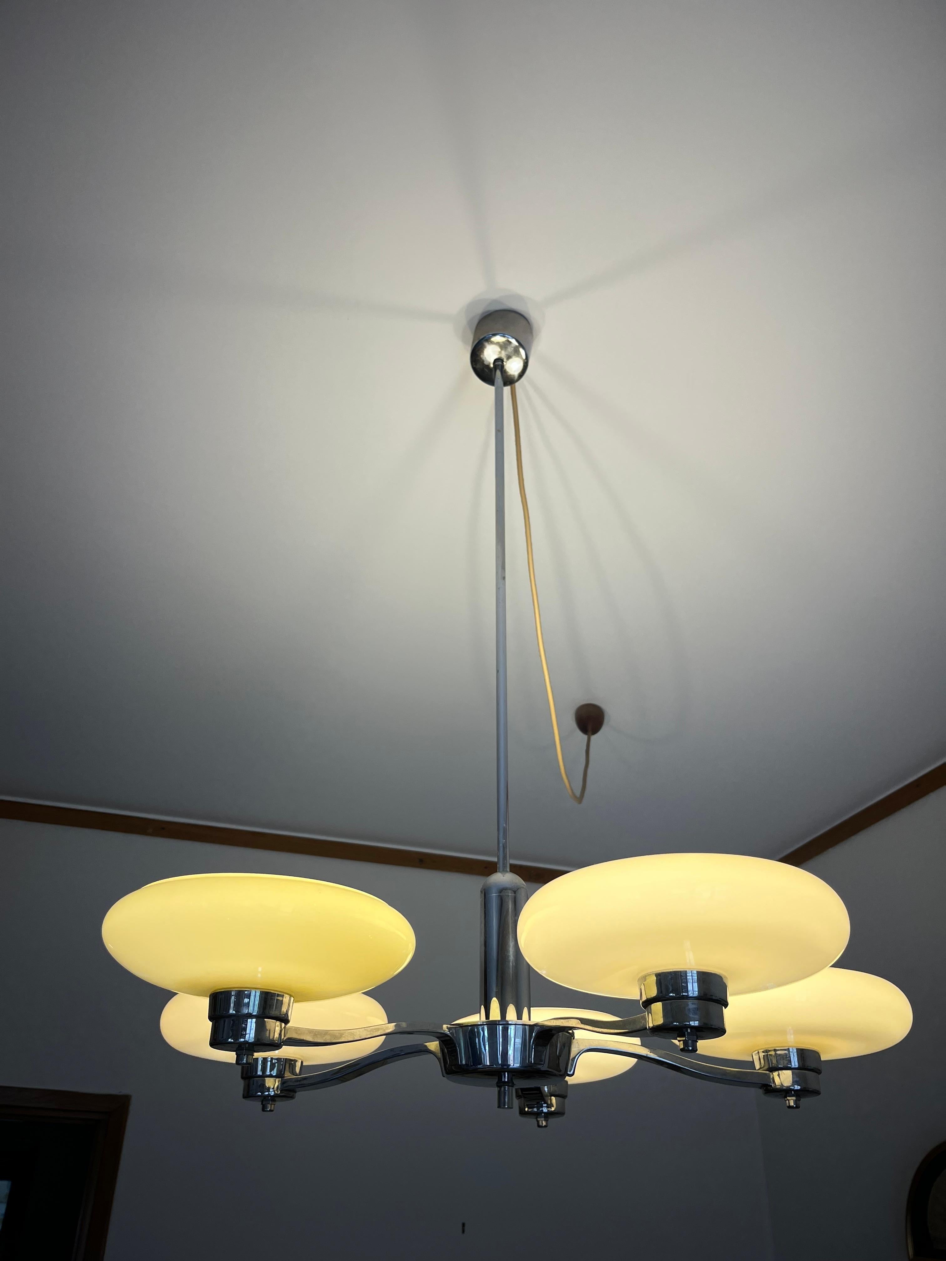 Acier Lustre Art Déco à 5 lumières en verre de Murano et acier, années 1940 en vente