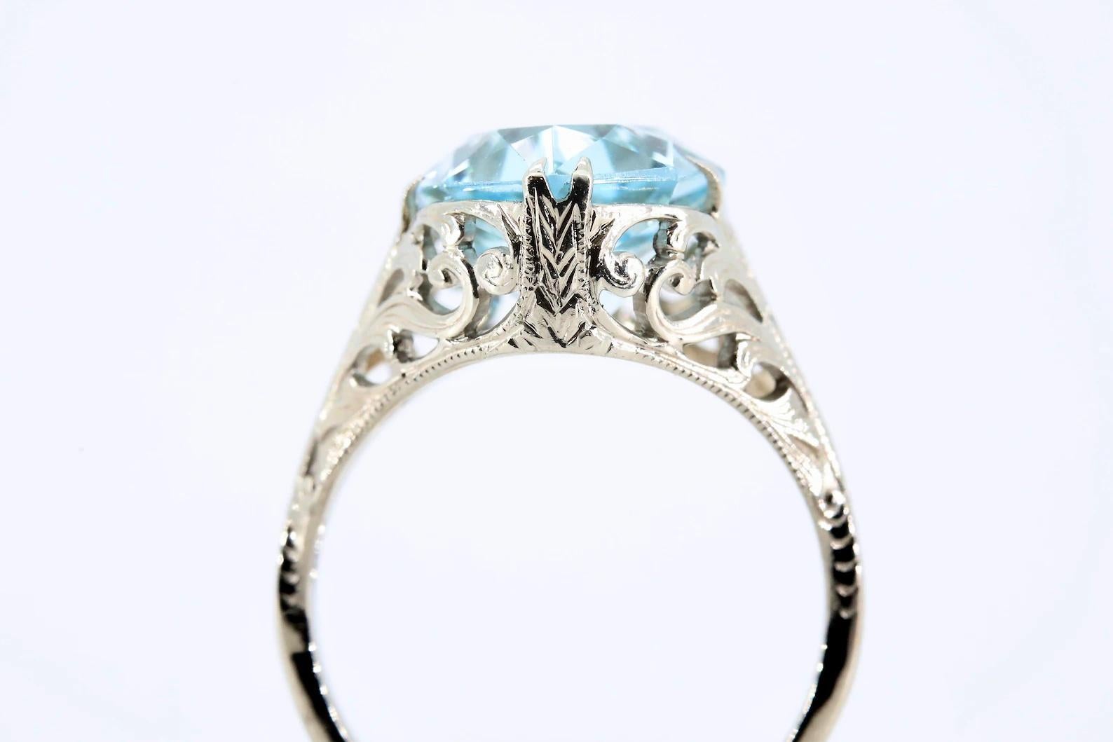 Art Deco 5.00 Carat Aquamarine Solitaire Filigree Ring in 20 Karat White Gold In Good Condition For Sale In Boston, MA
