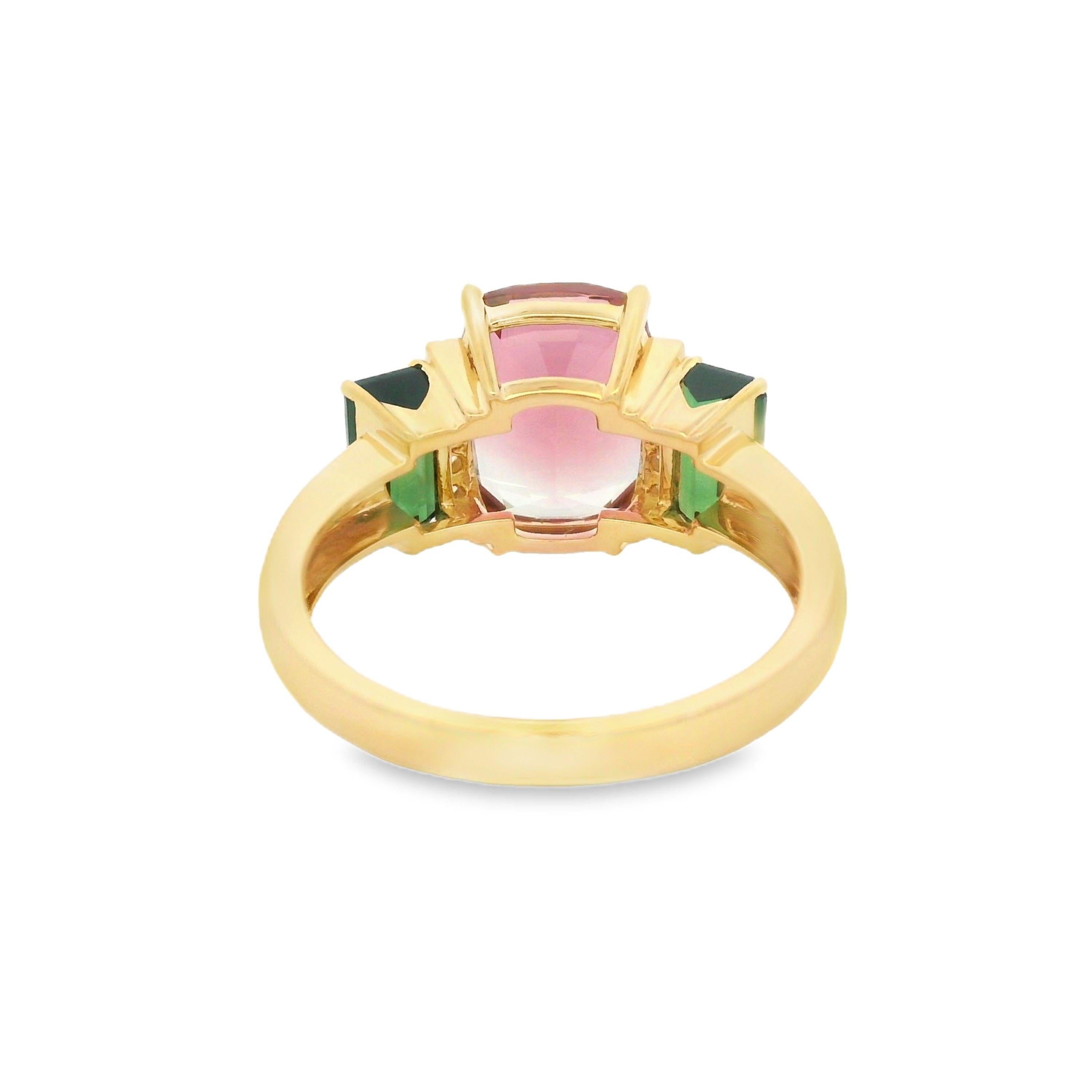 Anillo de diamantes de turmalina verde＆rosa＆de 5,05 quilates Art Déco en oro amarillo de 18 quilates Corte cojín antiguo en venta