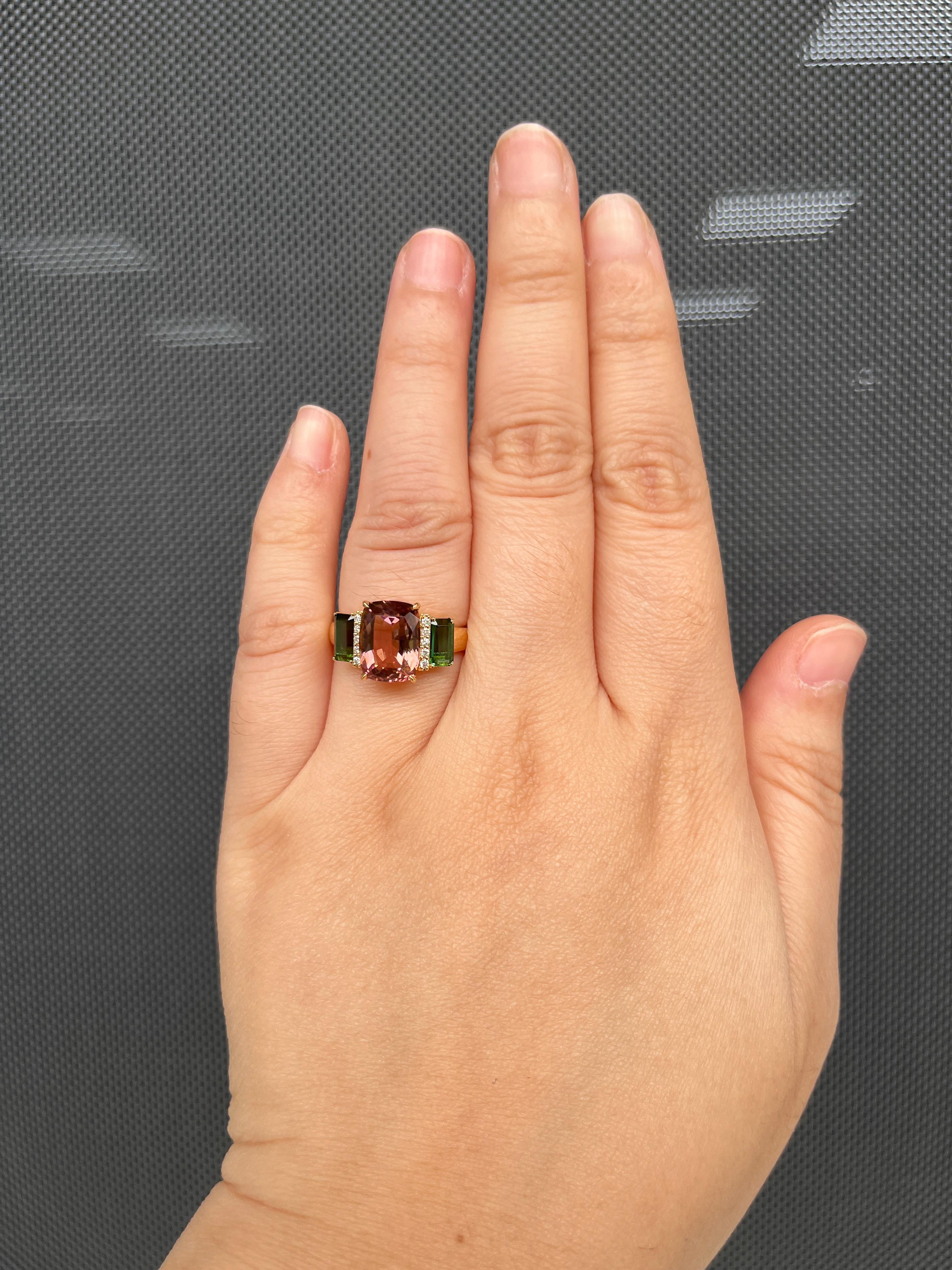 Femenino o masculino Anillo de diamantes de turmalina verde＆rosa＆de 5,05 quilates Art Déco en oro amarillo de 18 quilates en venta
