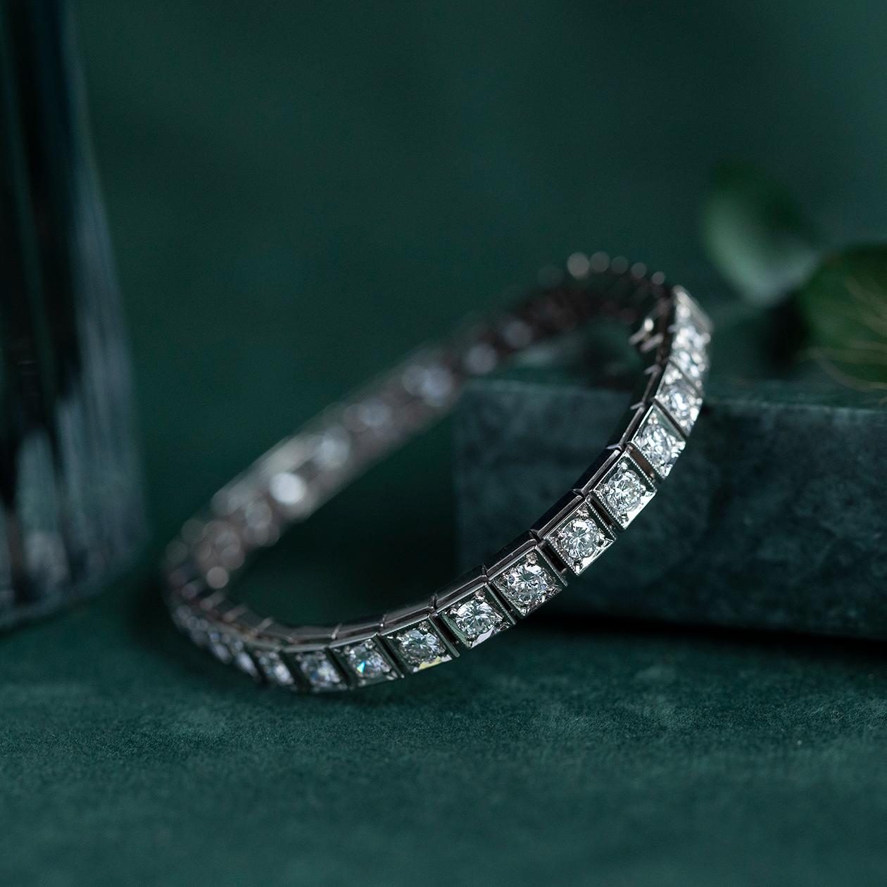 Women's Art Deco 5.1 Carat G/VS Diamond Tennis Bracelet For Sale