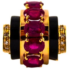 Art Deco 5.10 Carat Ruby 0.15 Carat White Diamond Onyx Yellow Gold Cocktail Ring