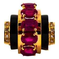 Art Deco Style 5.10 Carat Ruby 0.15 Carat Diamond Onyx Yellow Gold Cocktail Ring Art Deco Style 5.10 Carat Ruby 0.15 Carat Diamond Onyx Yellow Gold Cocktail Ring