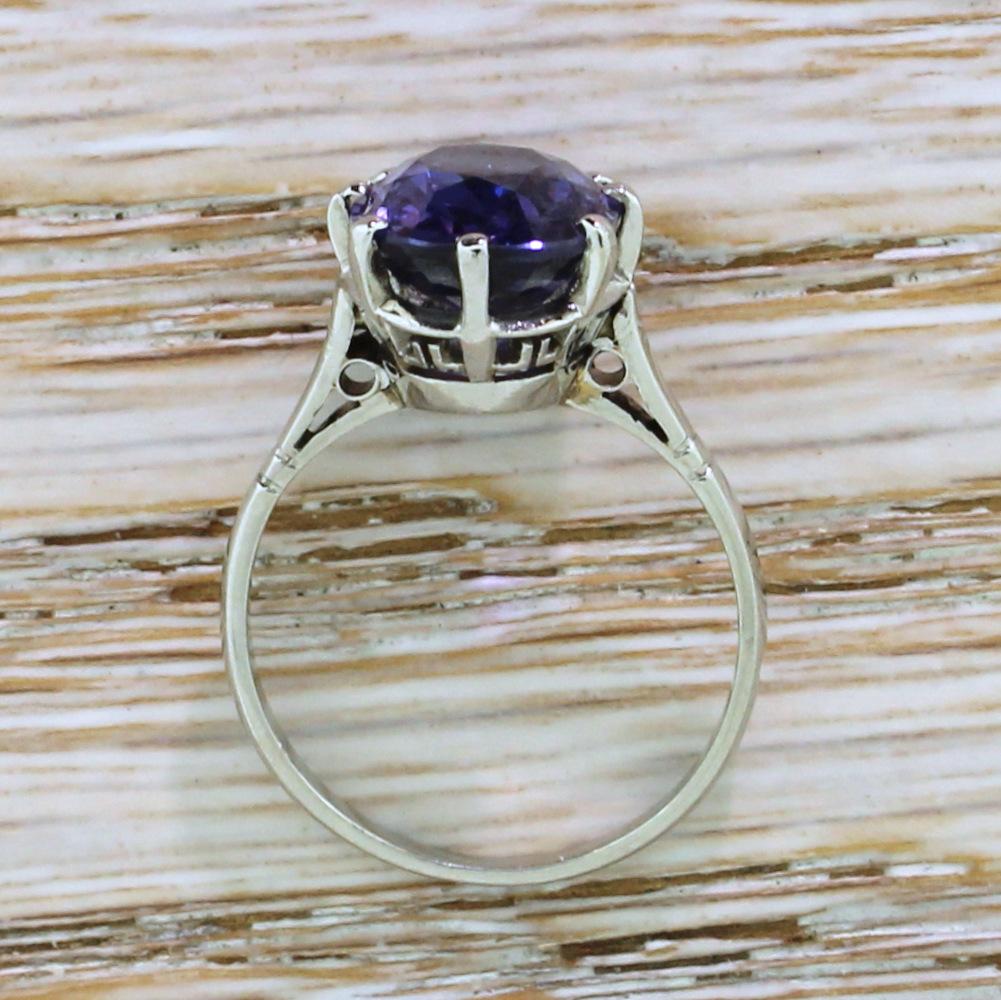 Women's Art Deco 5.19 Carat Natural Color Change Sapphire Solitaire Ring For Sale