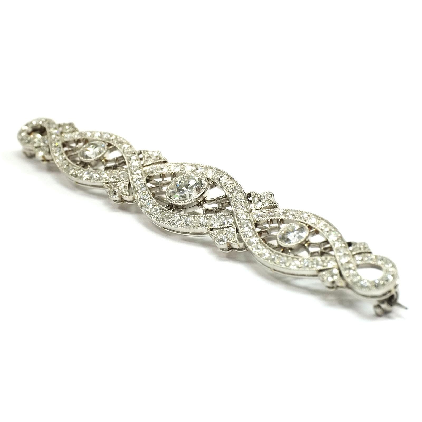 Mixed Cut Art Deco 5.2 Carat Diamond Platinum Bar Brooch, circa 1930 For Sale