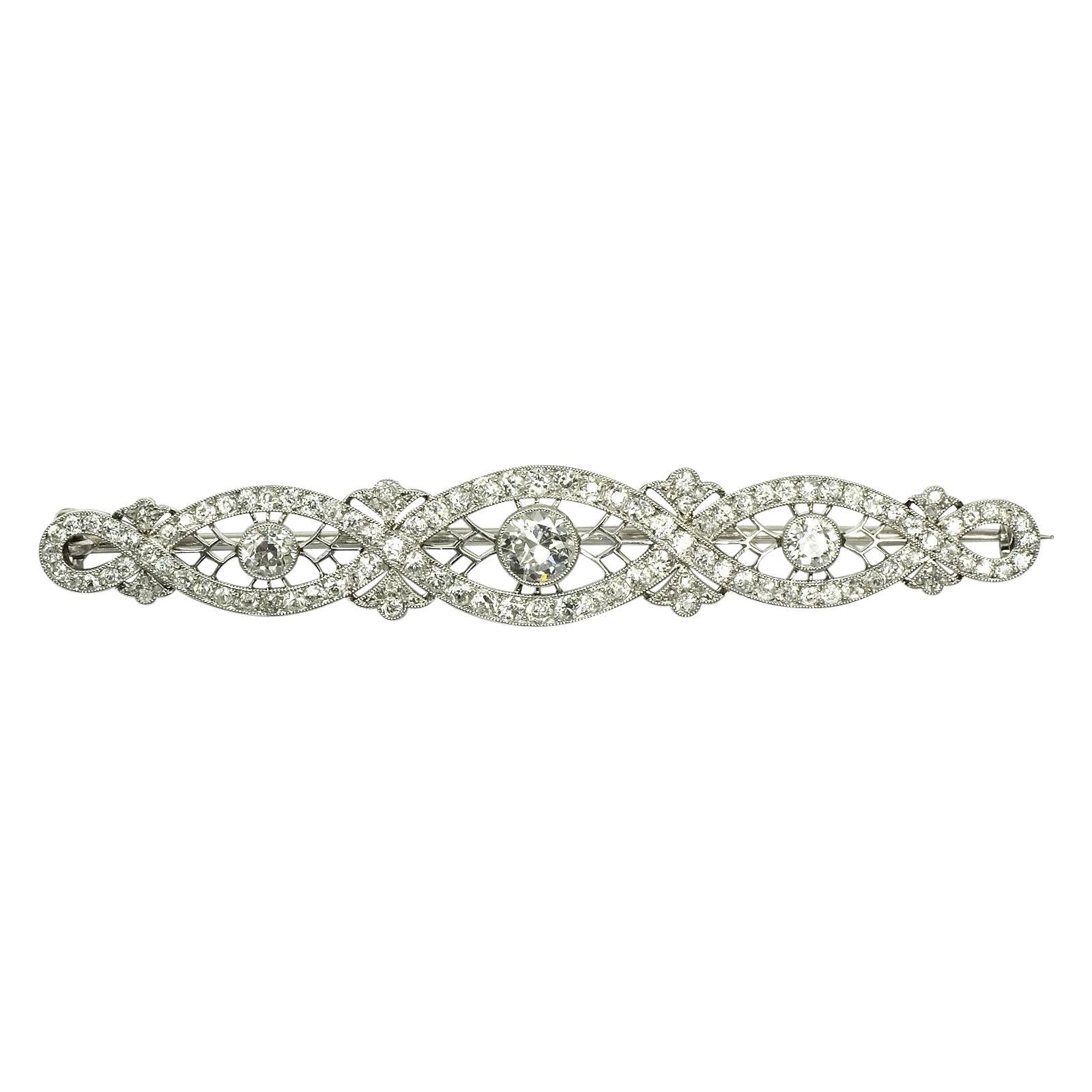 Art Deco 5.2 Carat Diamond Platinum Bar Brooch, circa 1930 For Sale