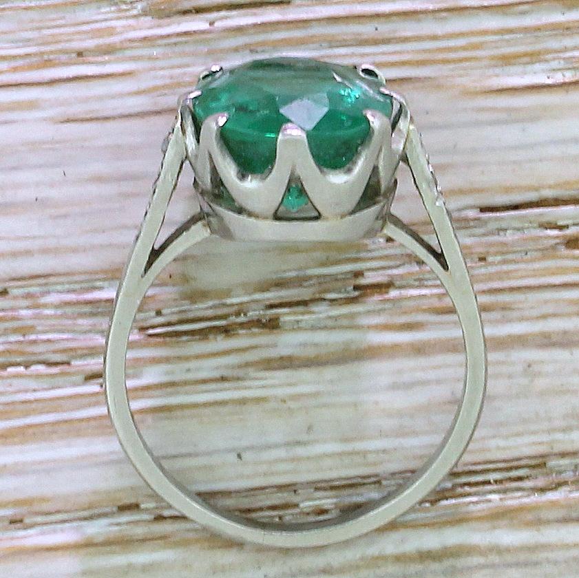 Women's Art Deco 5.20 Carat Oval Cut Emerald Solitaire Ring For Sale